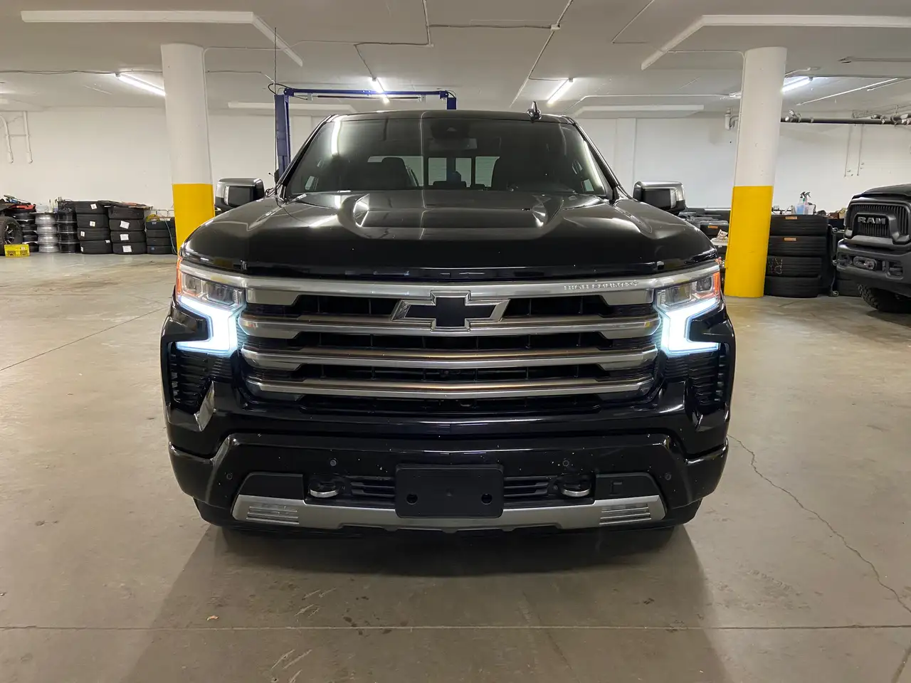 Chevrolet Silverado 1500 - Image 2