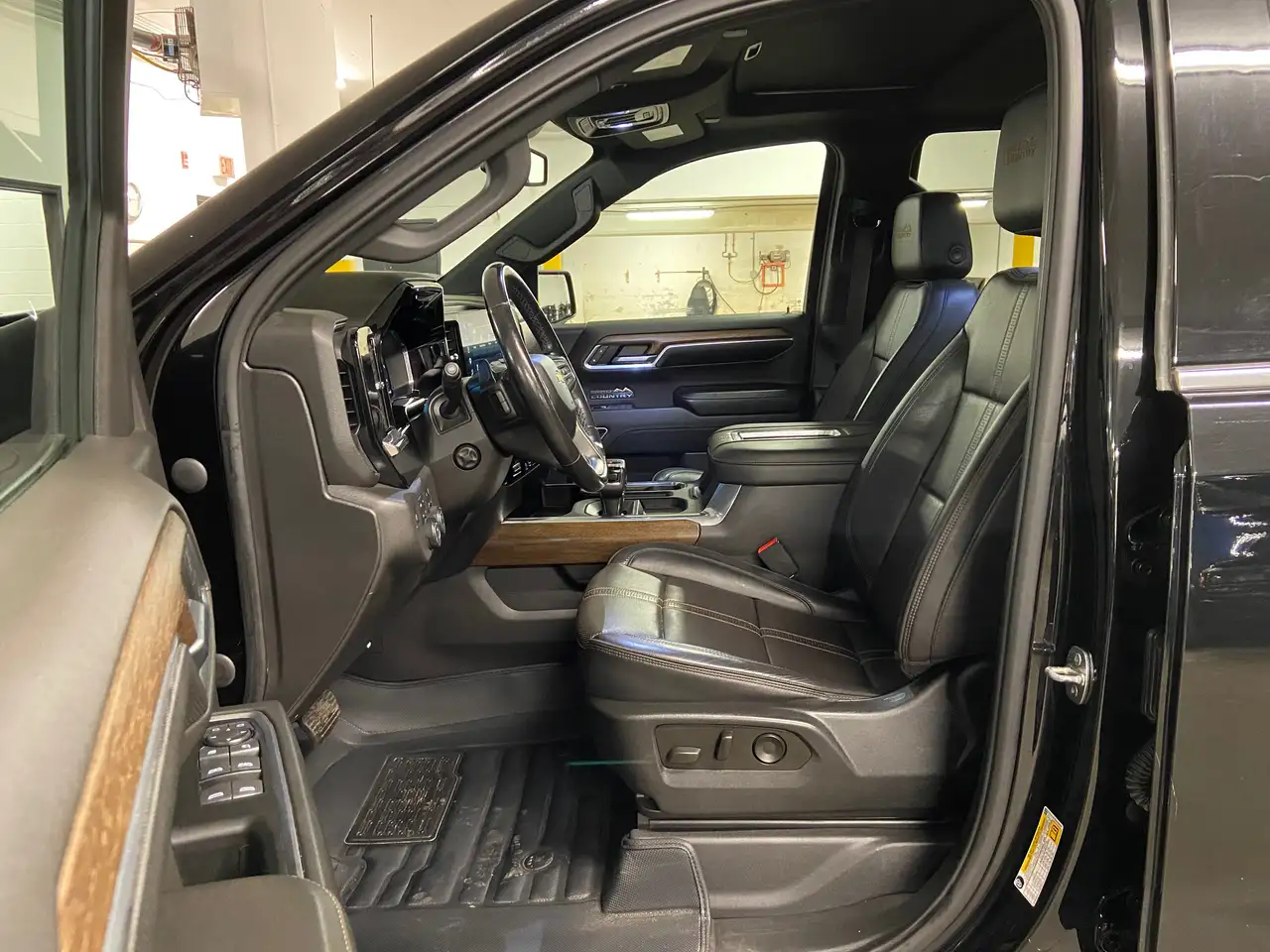 Chevrolet Silverado 1500 - Image 11