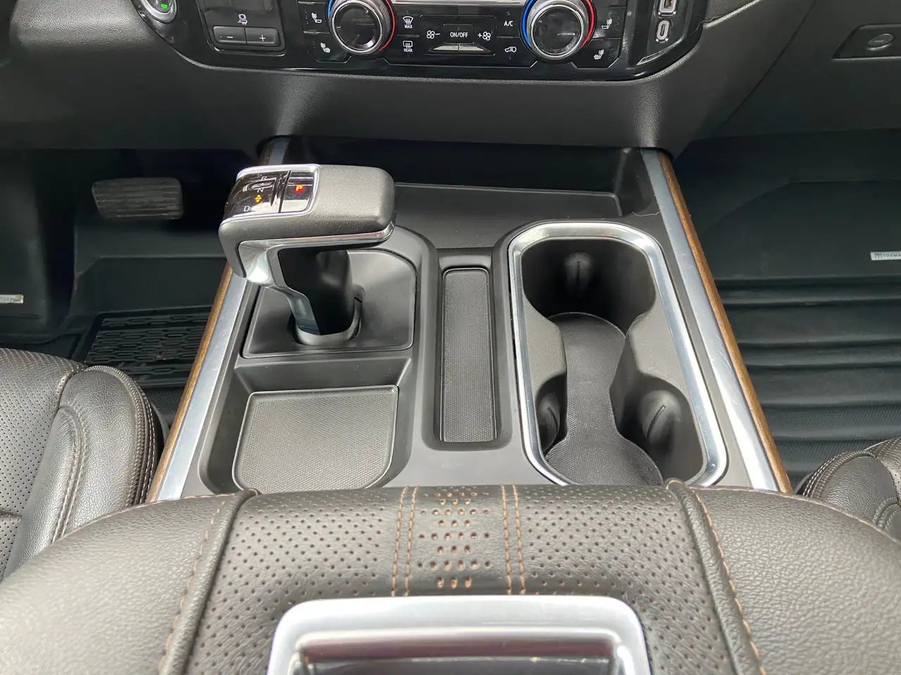Chevrolet Silverado 1500 - Image 19