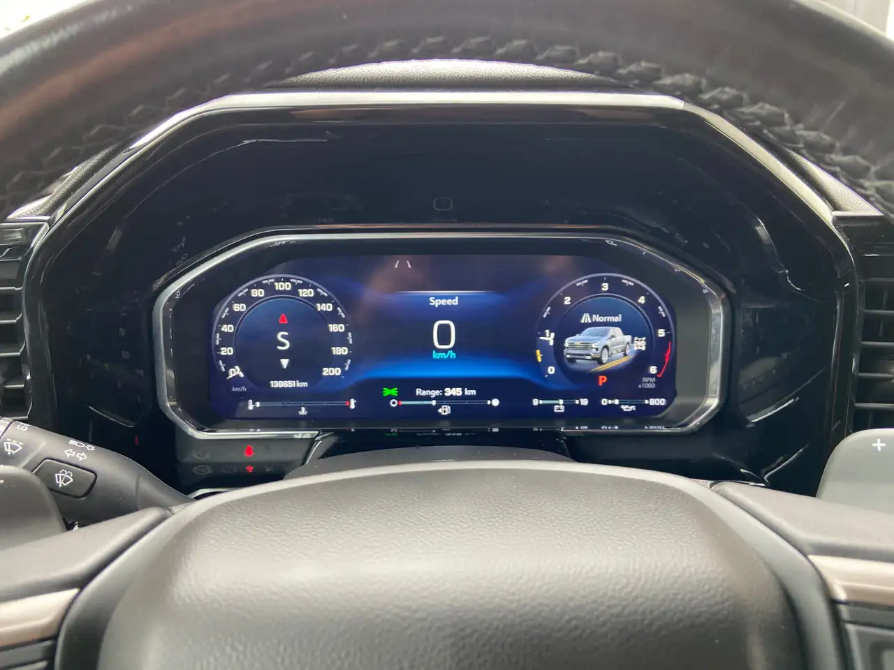 Chevrolet Silverado 1500 - Image 18