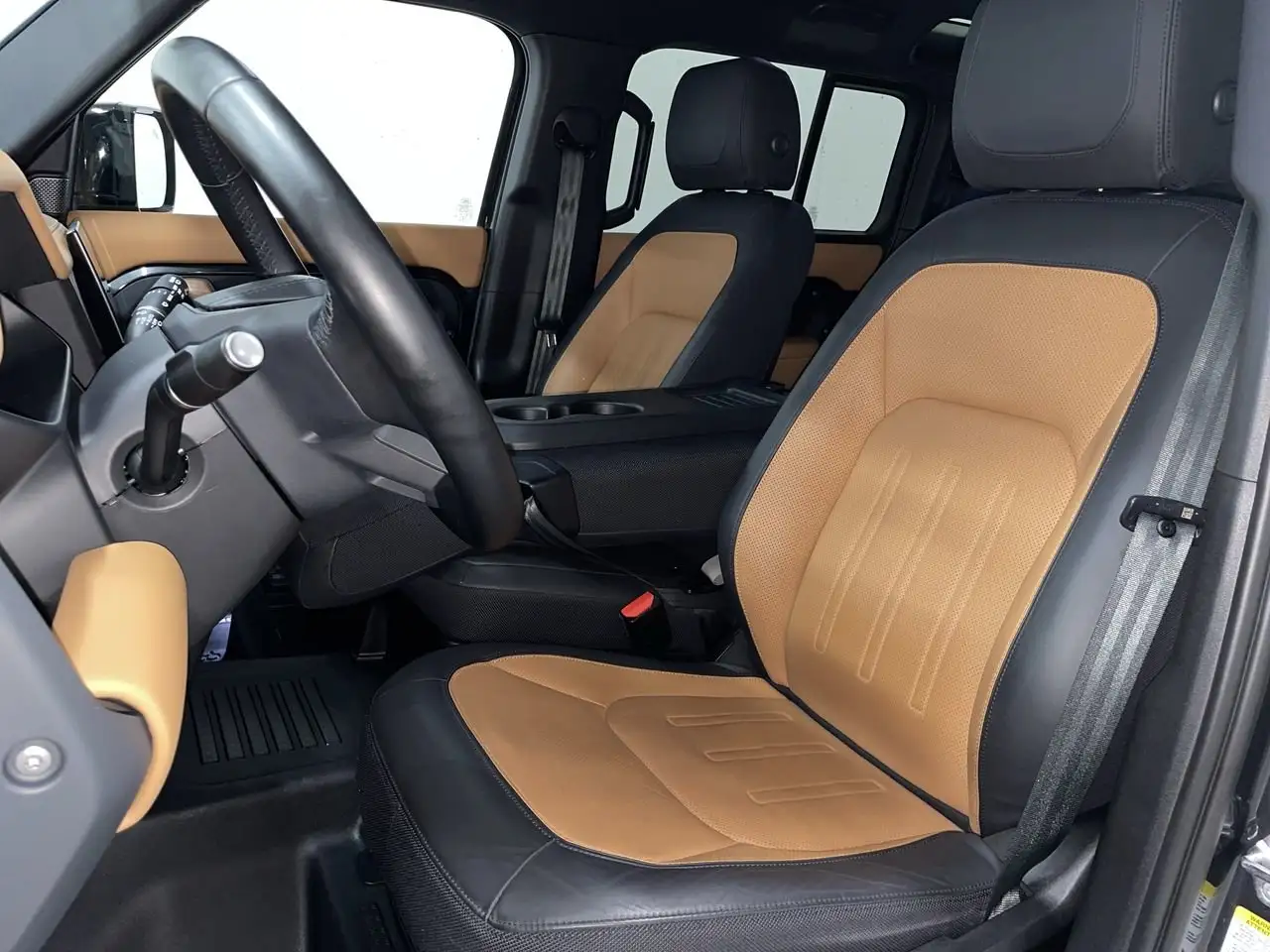 Land Rover Defender - Image 19