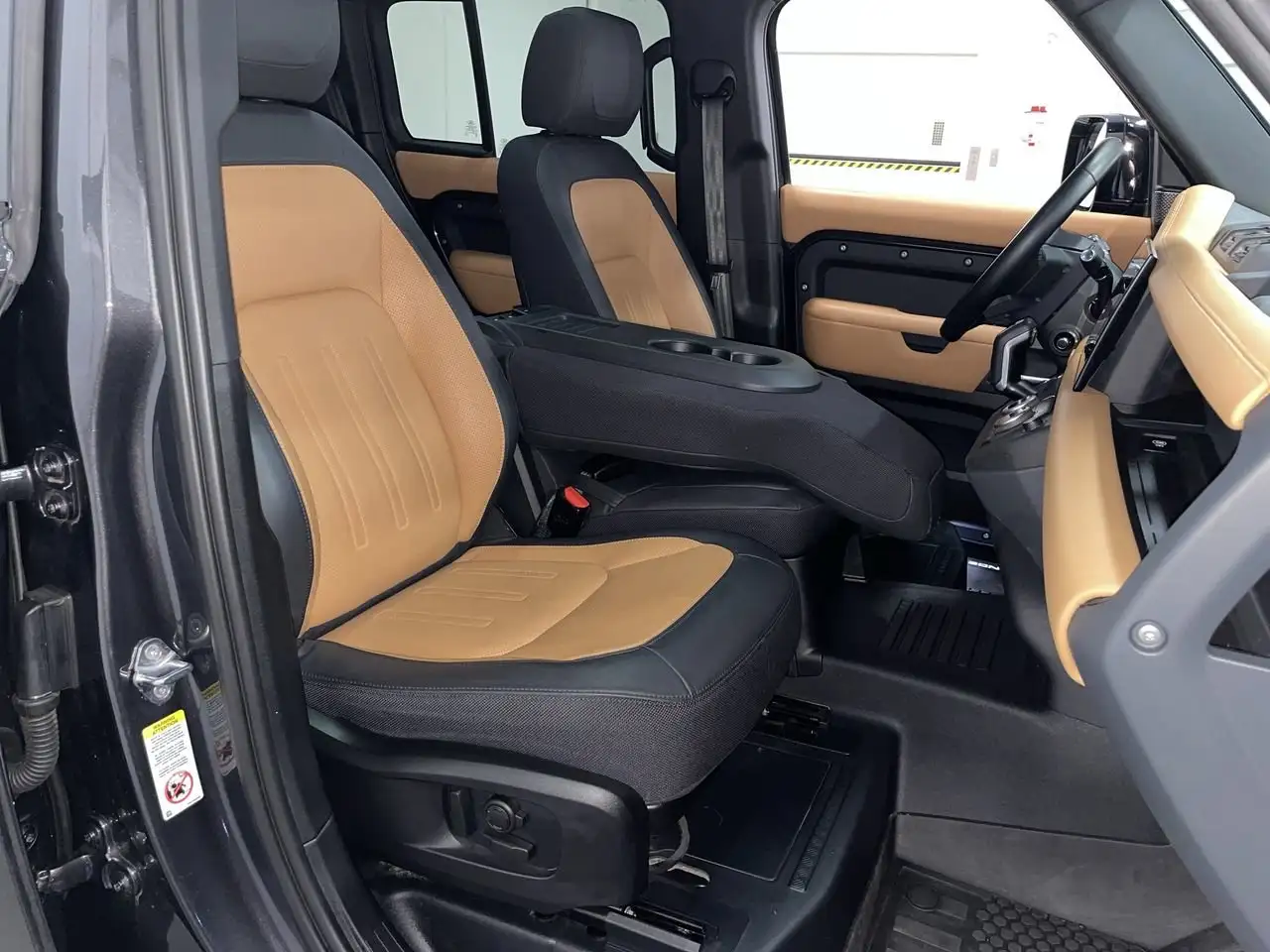 Land Rover Defender - Image 33