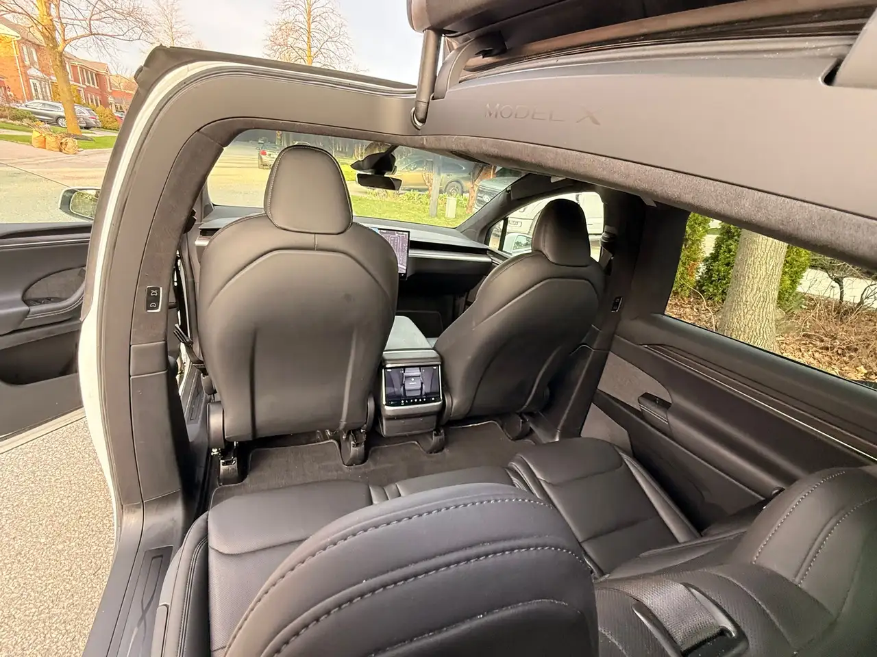 Tesla Model X - Image 10