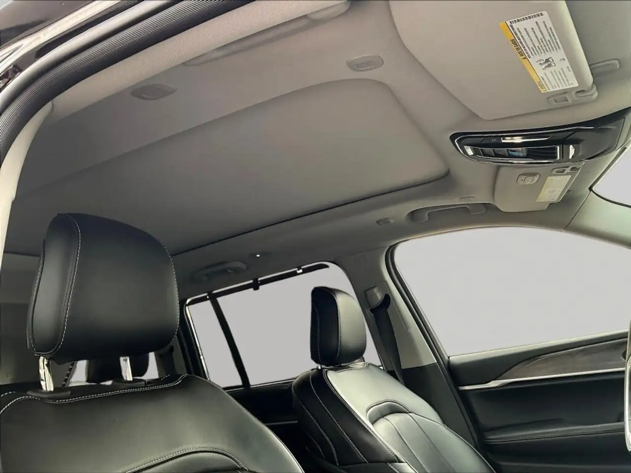 Jeep Grand Cherokee - Image 25