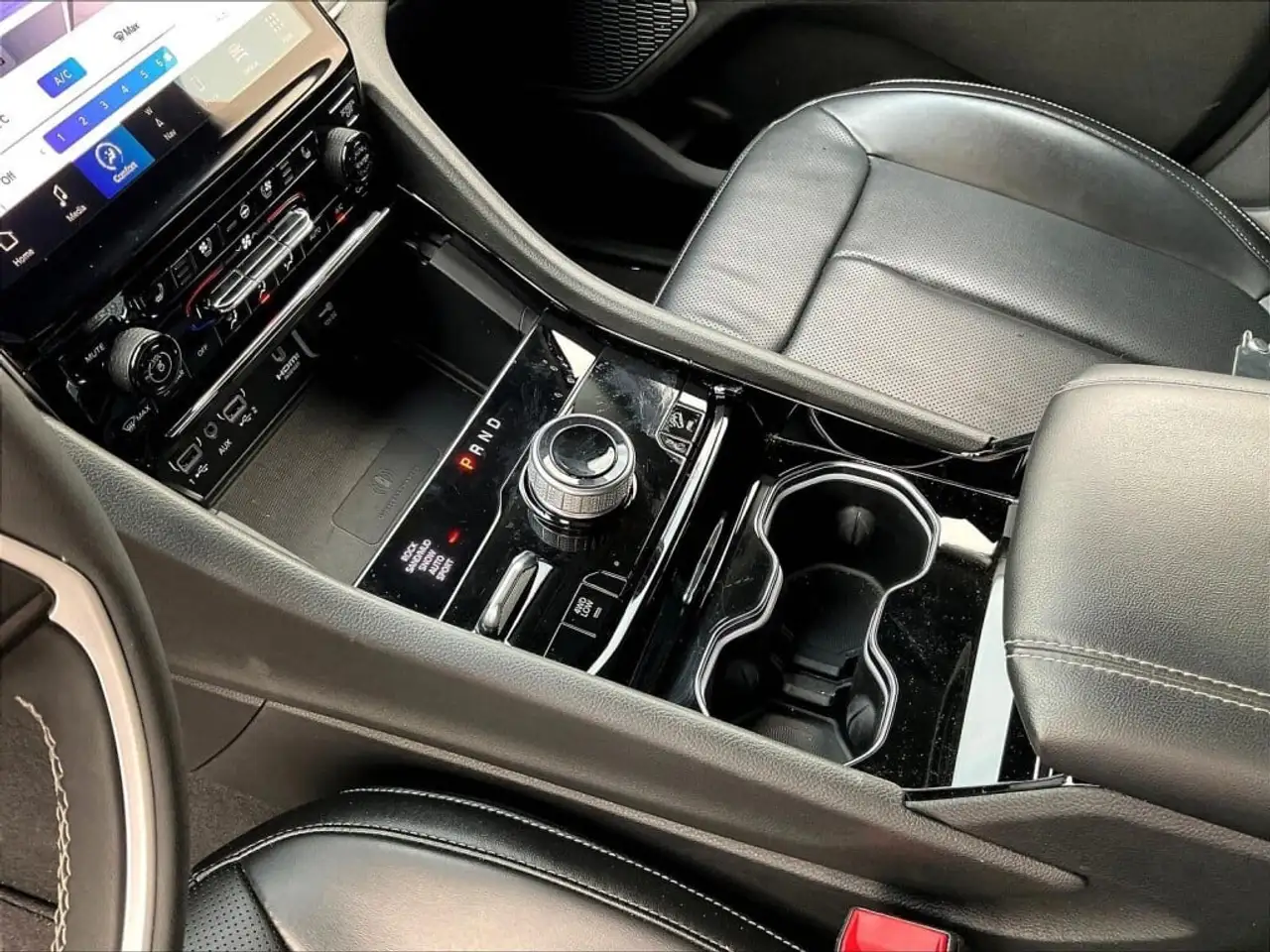 Jeep Grand Cherokee - Image 17
