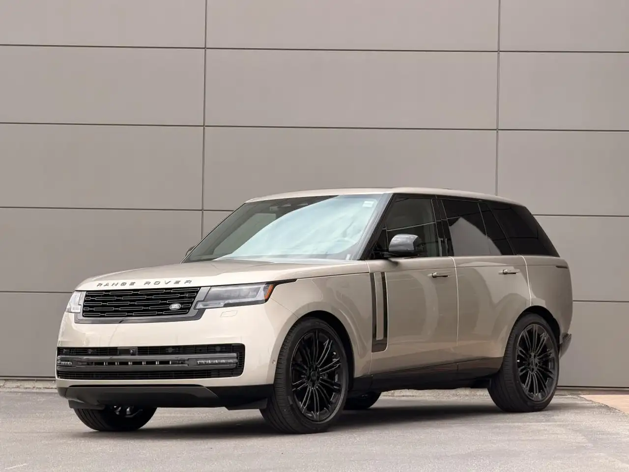 Land Rover Range Rover - Image 1