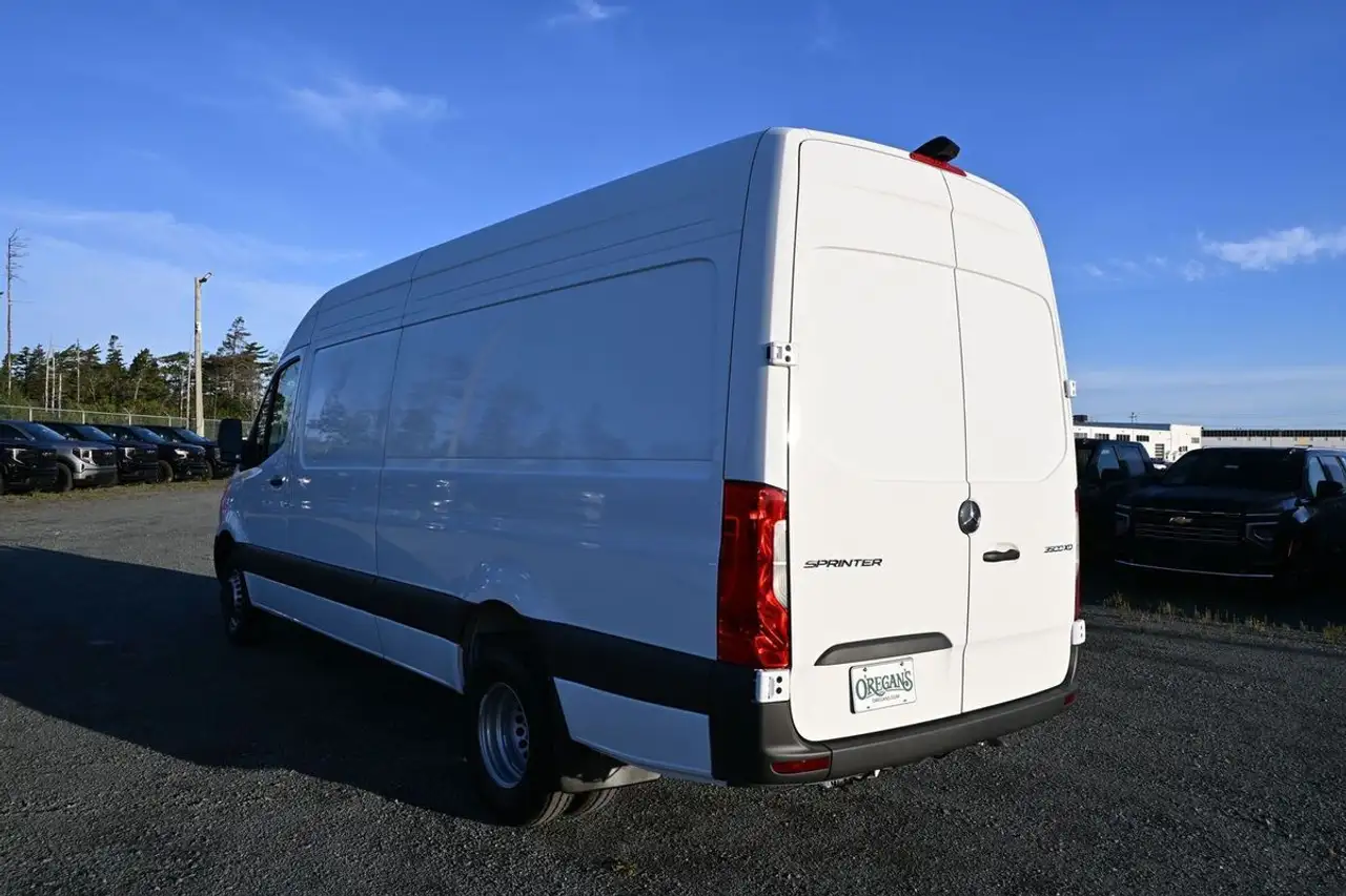 Mercedes-Benz Sprinter - Image 7
