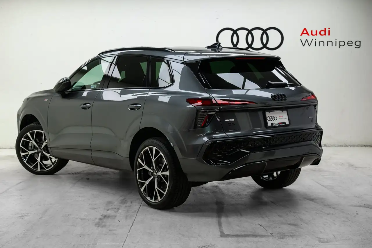 Audi Q3 - Image 6