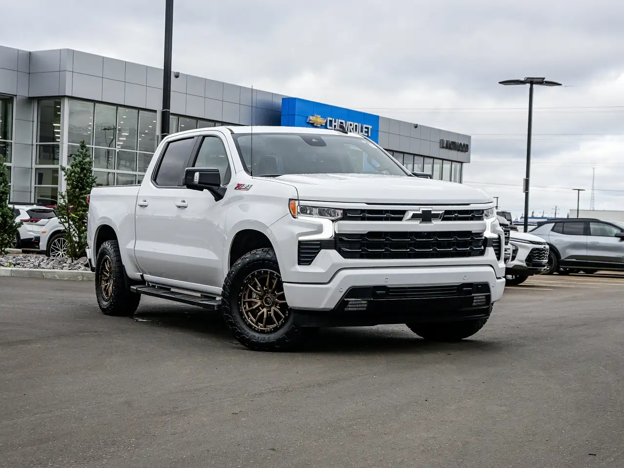 Chevrolet Silverado 1500 - Image 2