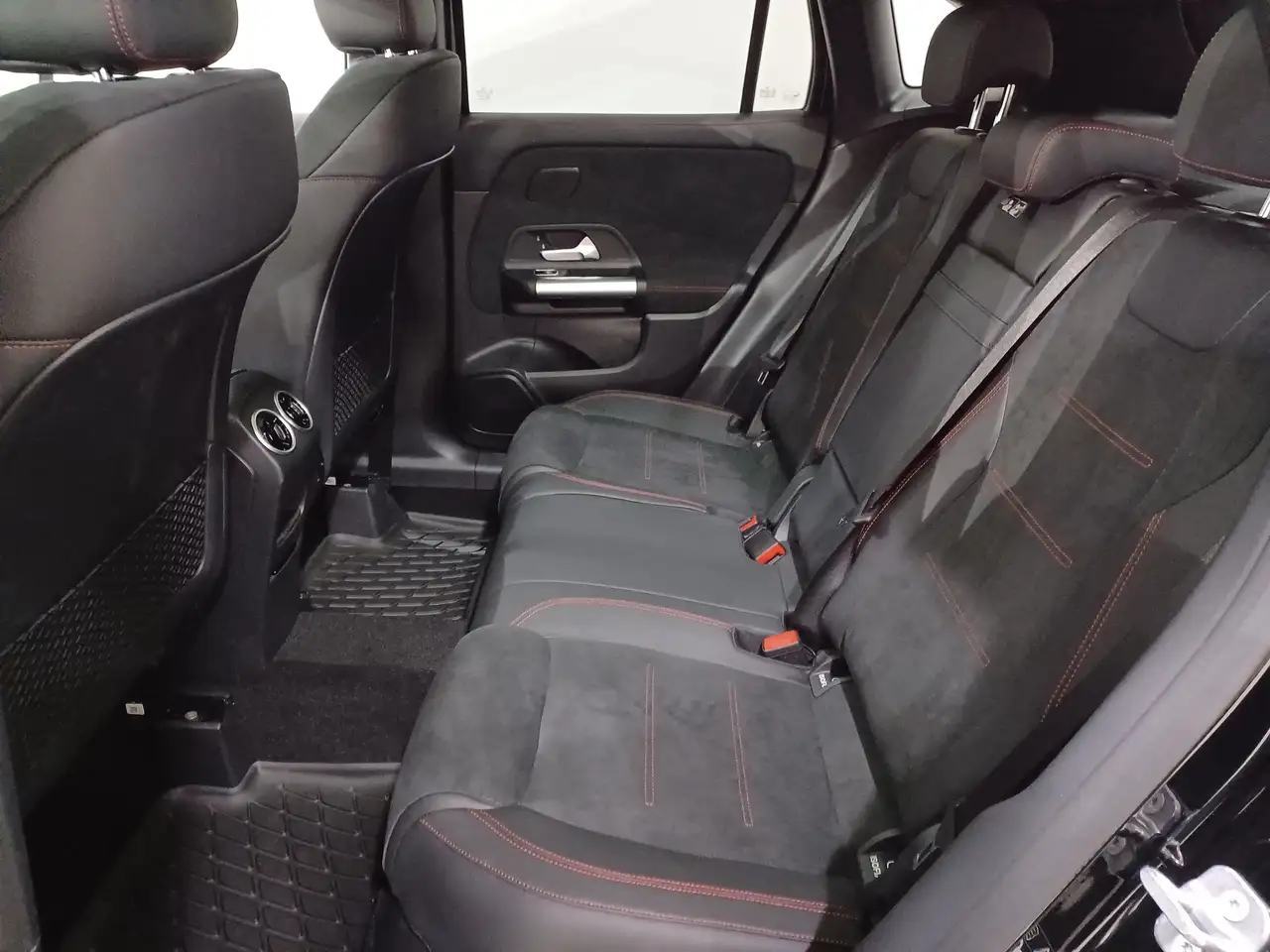 Mercedes-Benz GLA - Image 20