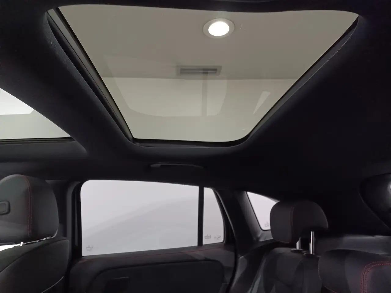 Mercedes-Benz GLA - Image 18