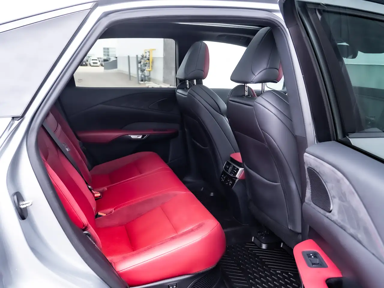 Lexus RX - Image 26