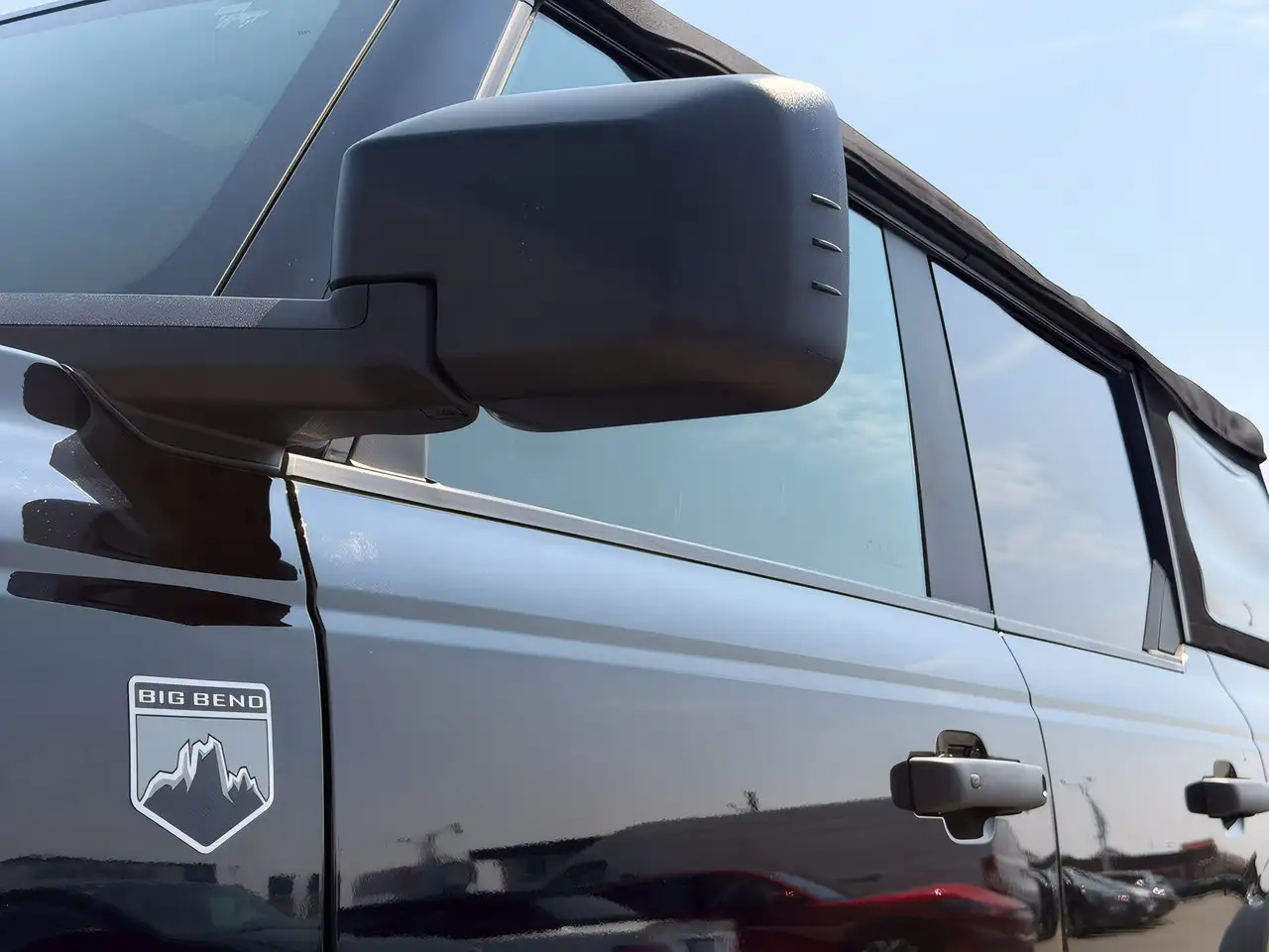 Ford Bronco - Image 10