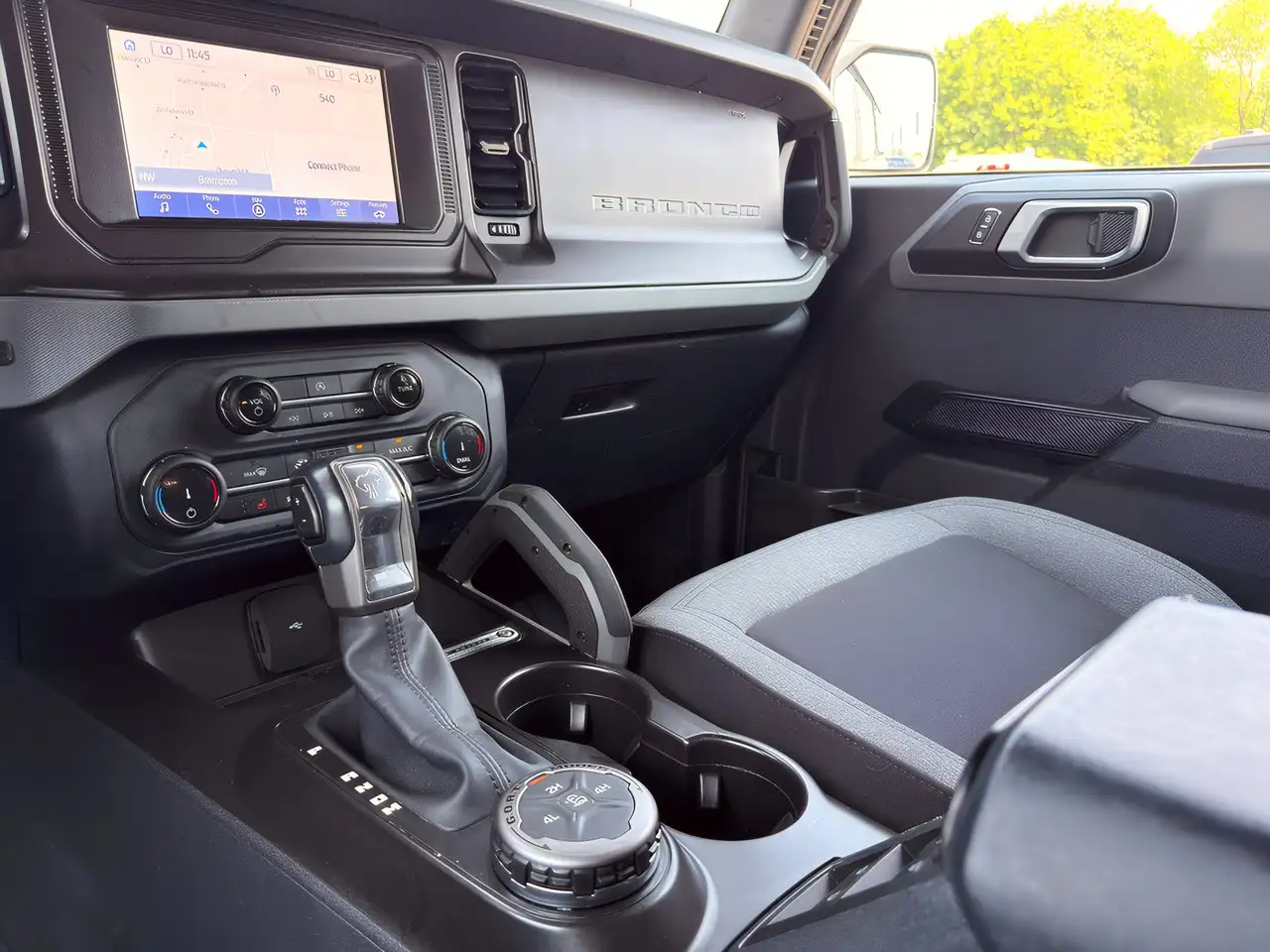 Ford Bronco - Image 23