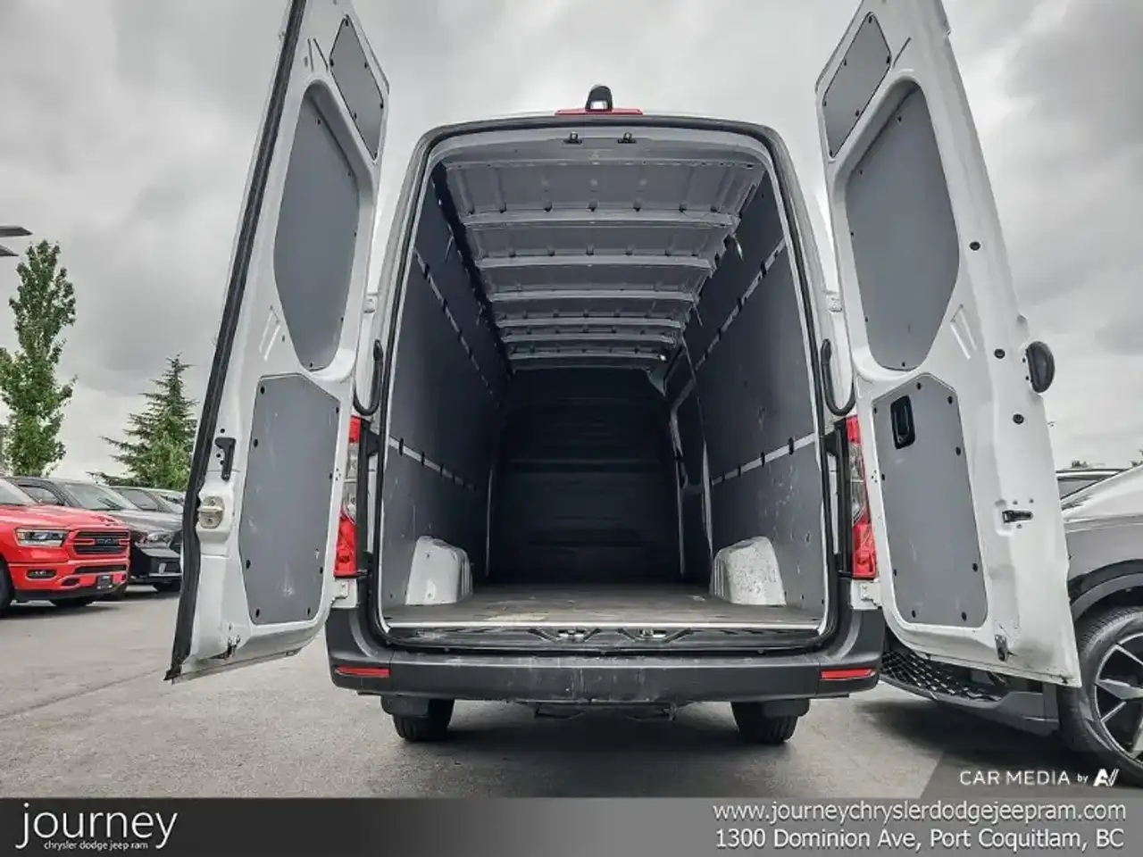 Mercedes-Benz Sprinter - Image 11