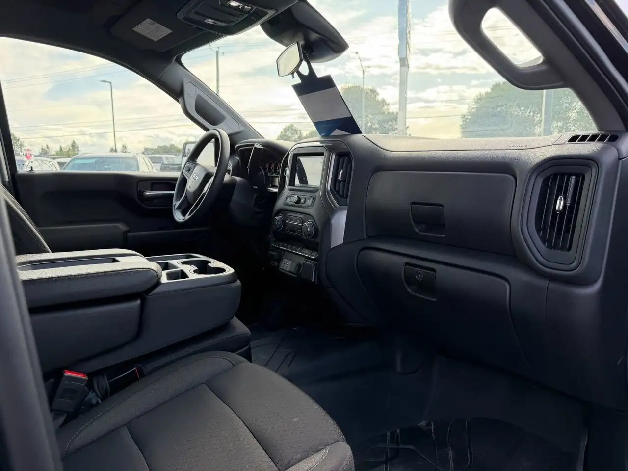 Chevrolet Silverado 1500 - Image 17