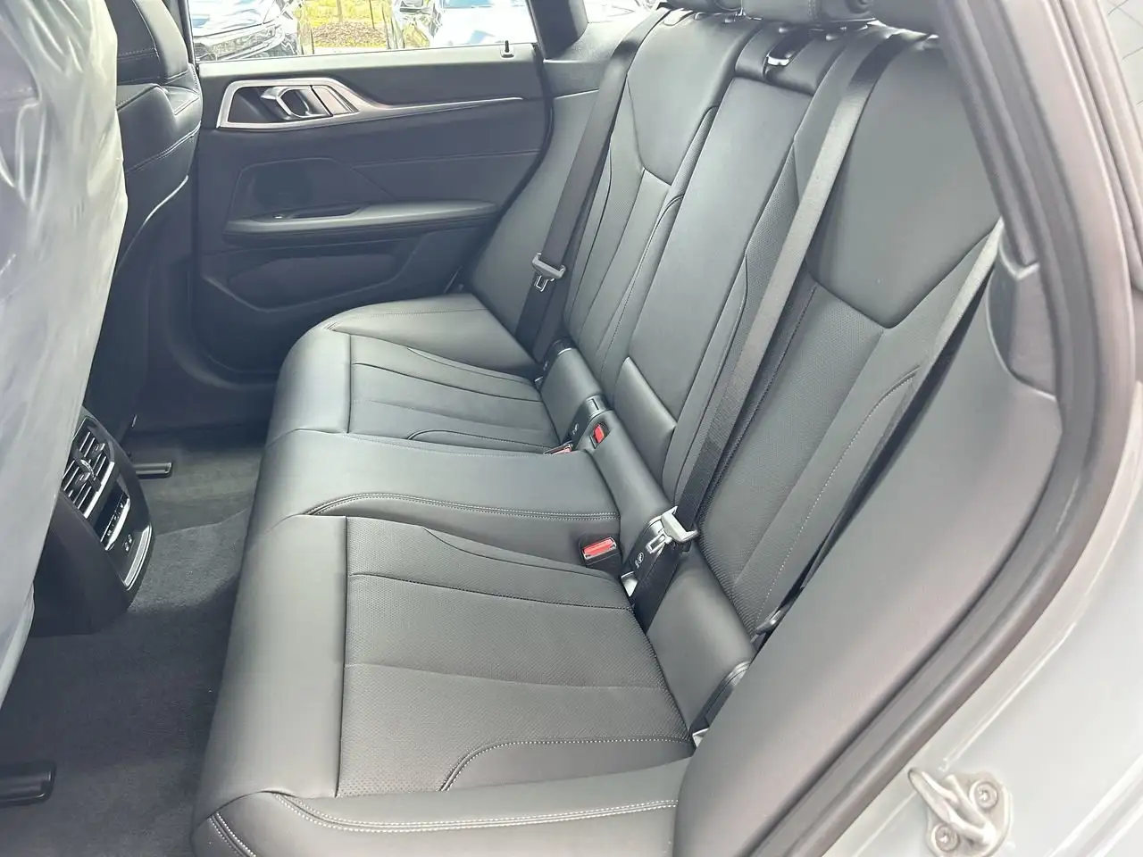 BMW i4 - Image 31