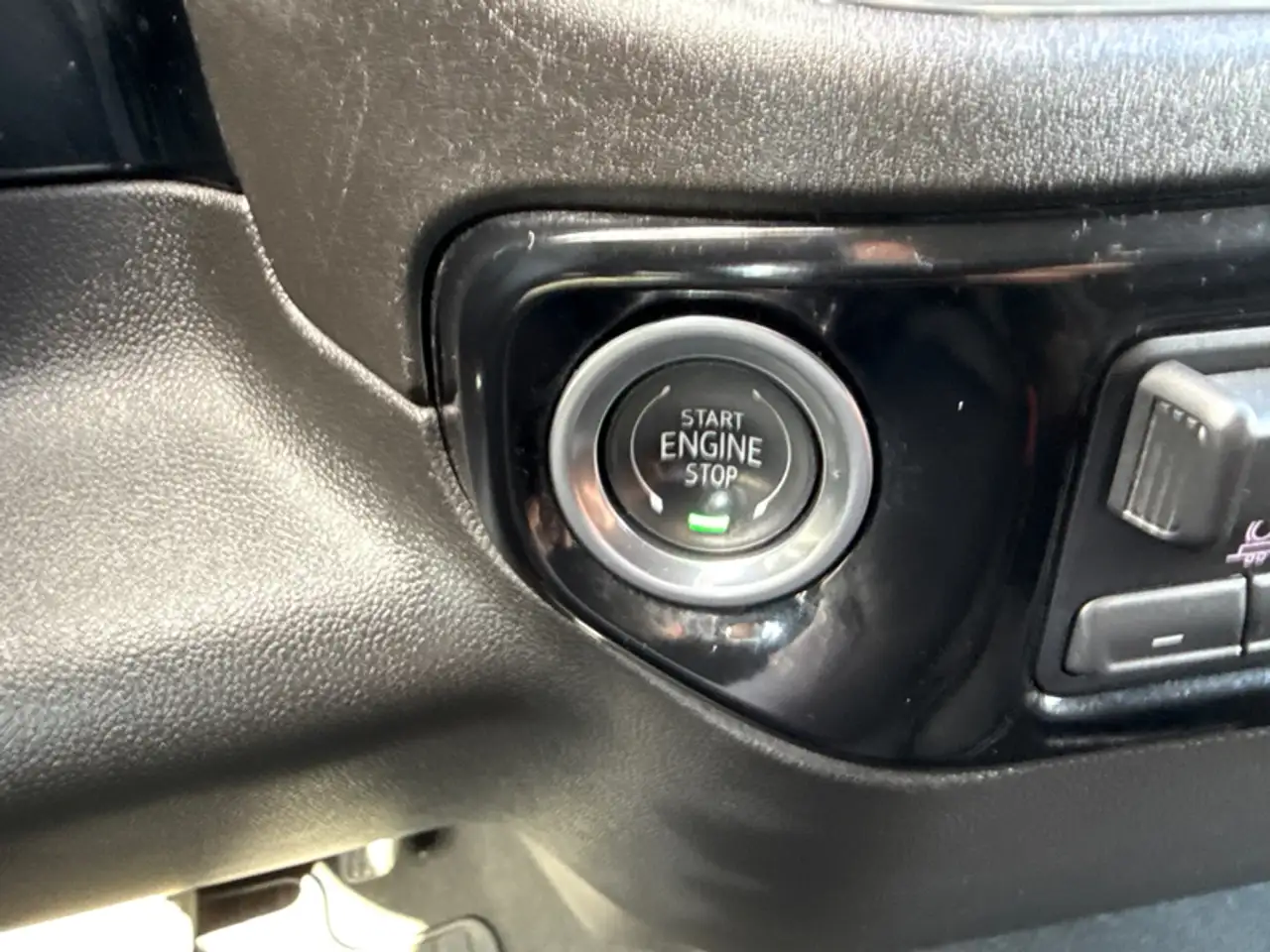 Chevrolet Silverado 1500 - Image 28