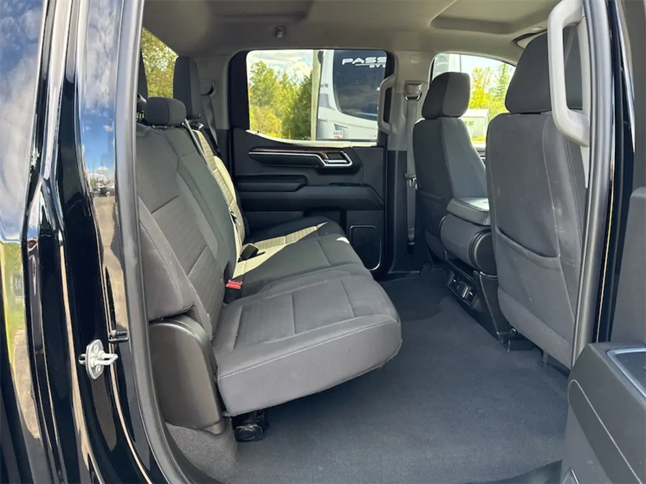 Chevrolet Silverado 1500 - Image 12