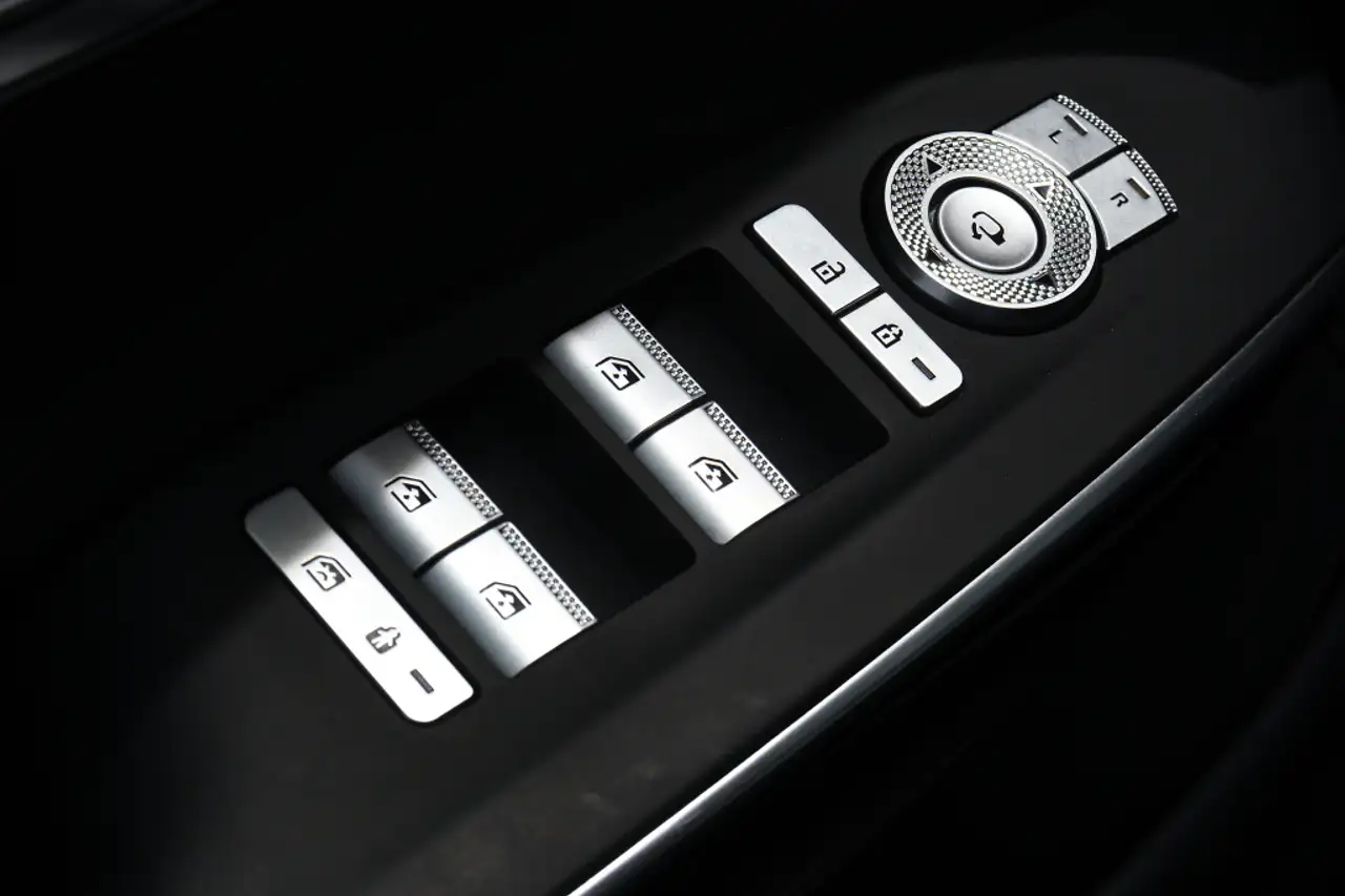 Genesis GV70 - Image 14