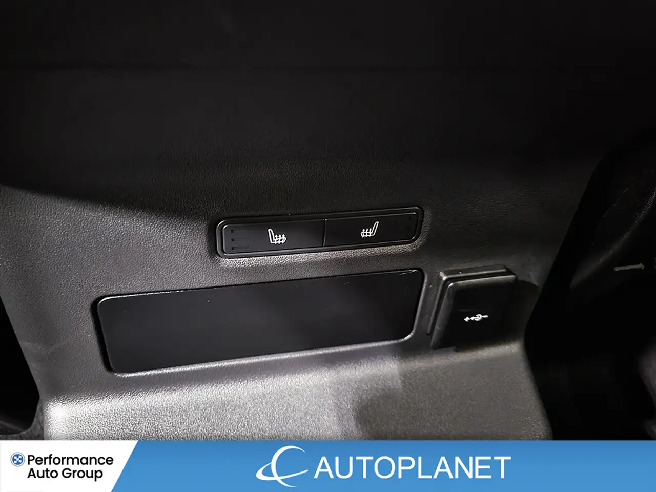 Land Rover Range Rover Velar - Image 40