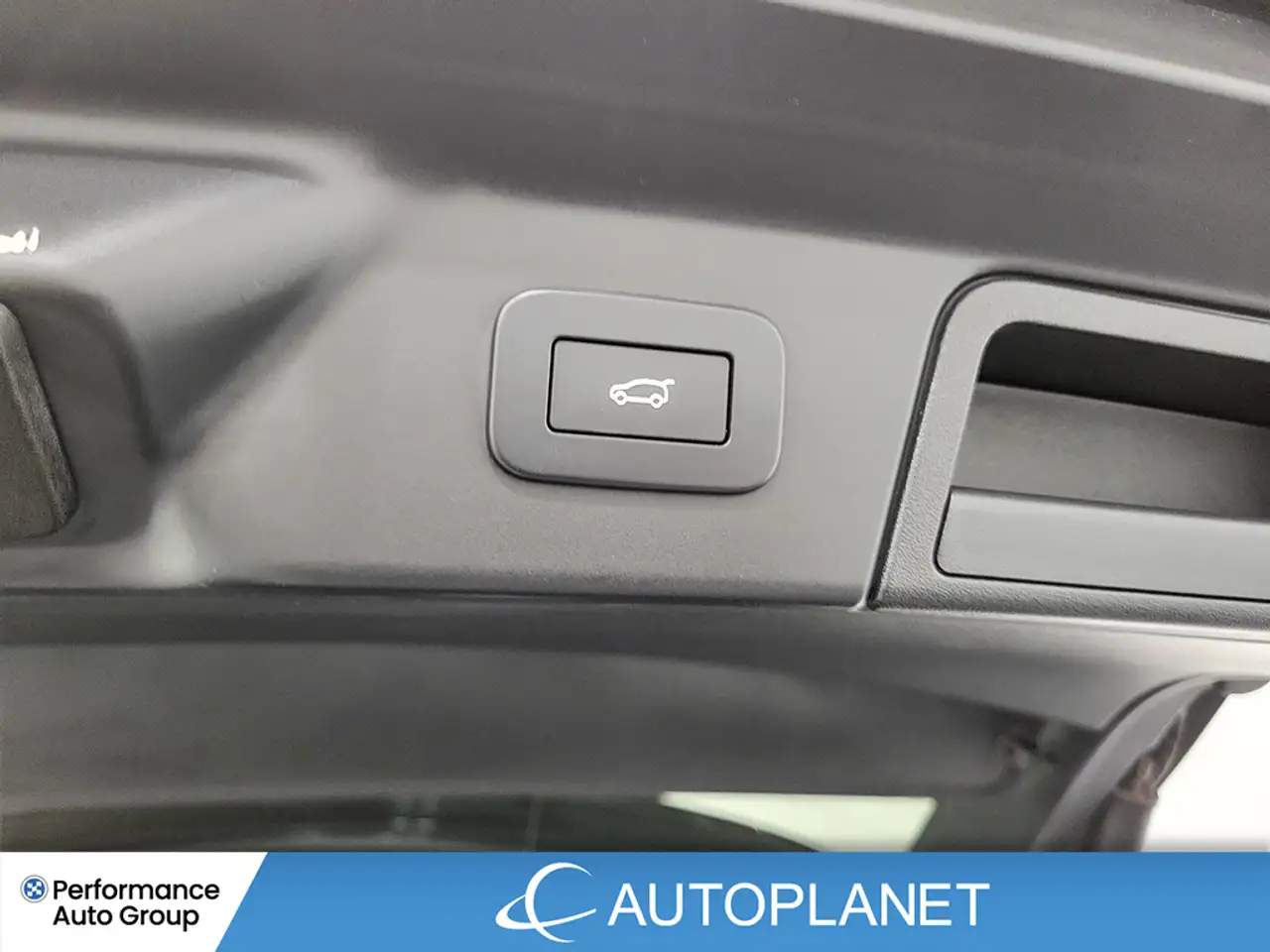 Land Rover Range Rover Velar - Image 20