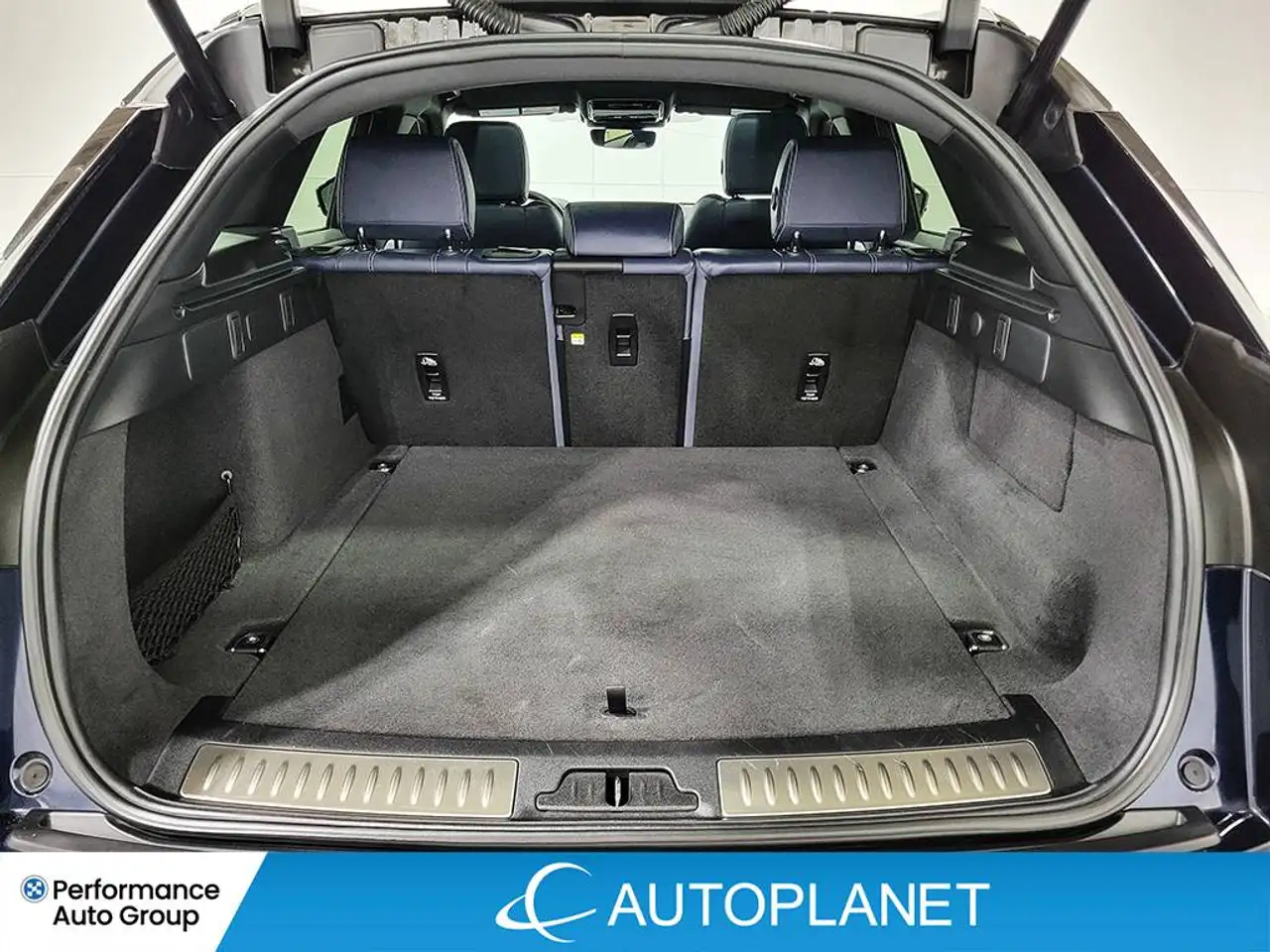 Land Rover Range Rover Velar - Image 14