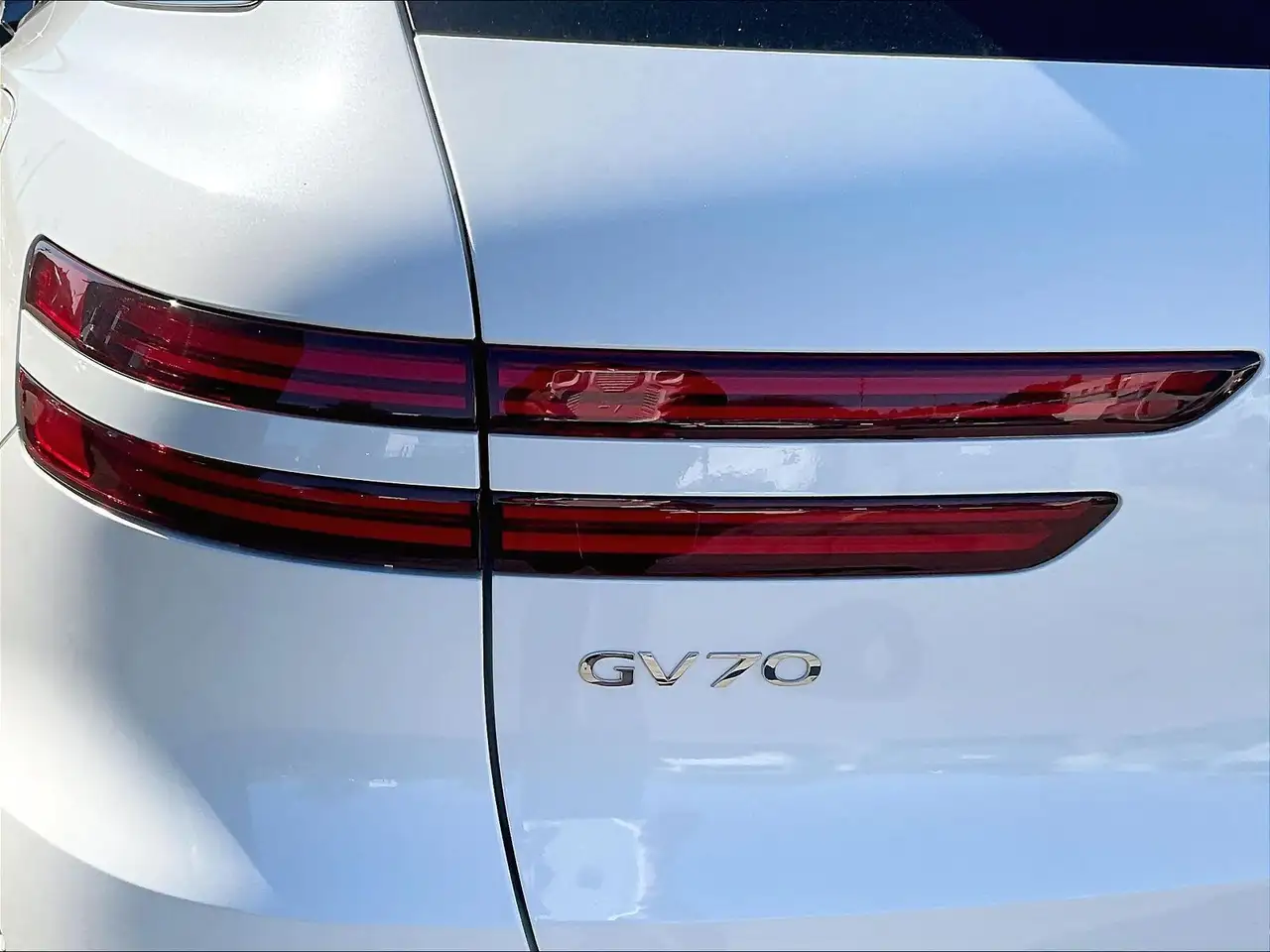 Genesis GV70 - Image 25