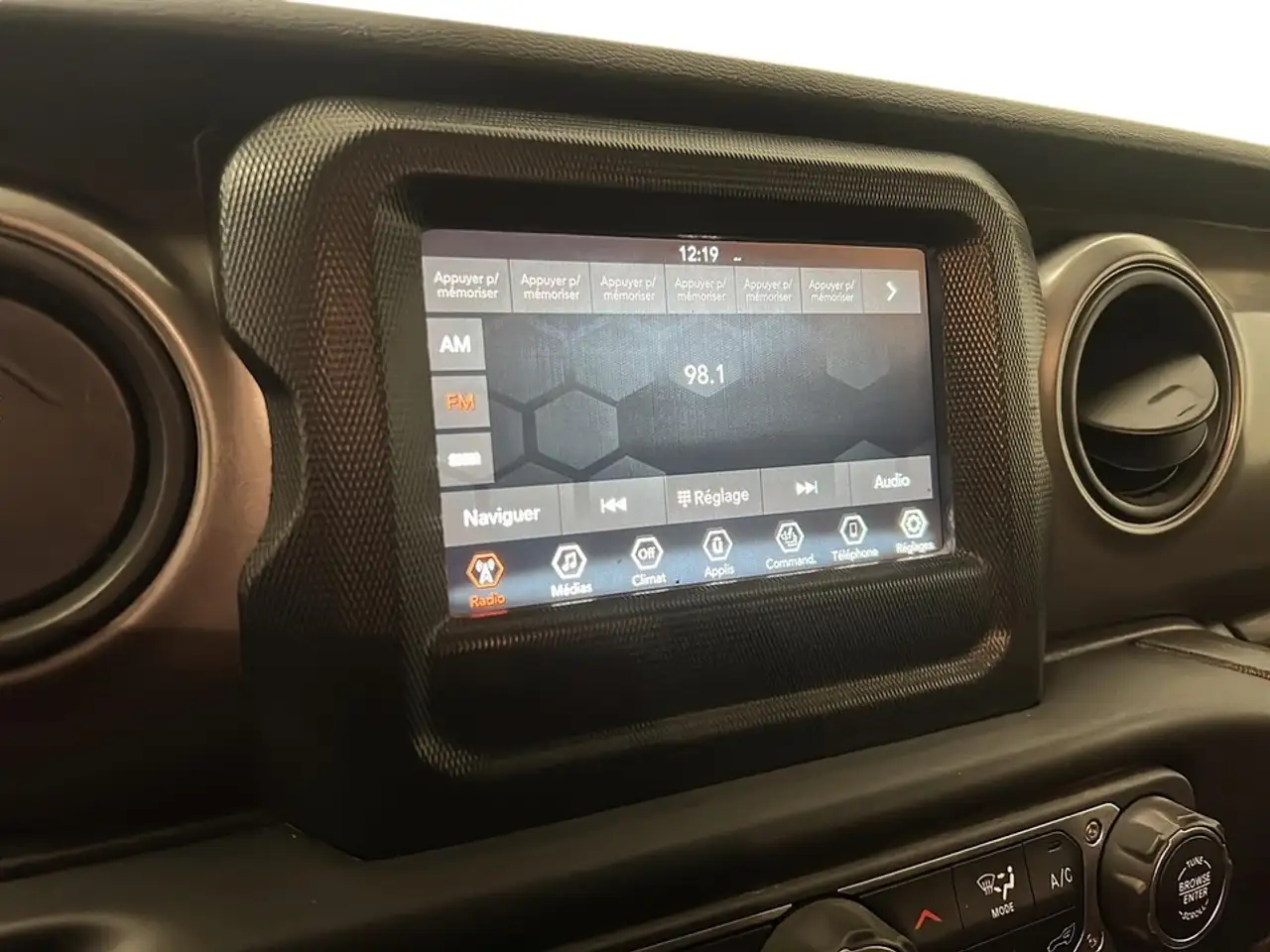 Jeep Wrangler - Image 14