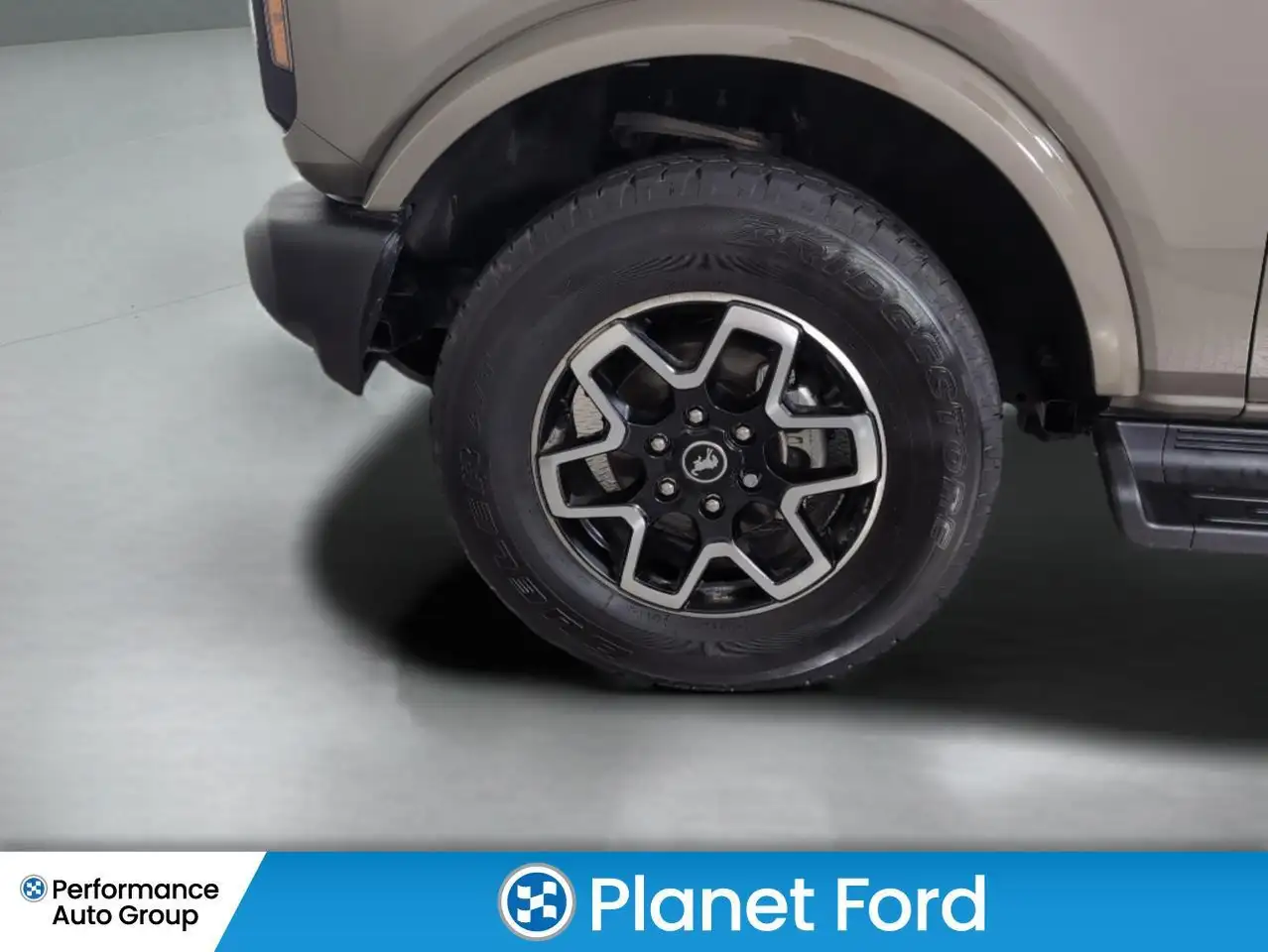 Ford Bronco - Image 10