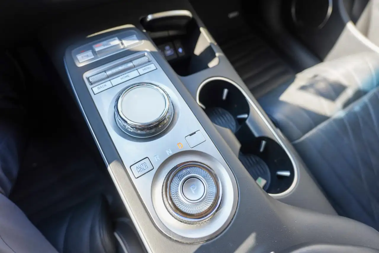 Genesis GV70 - Image 20