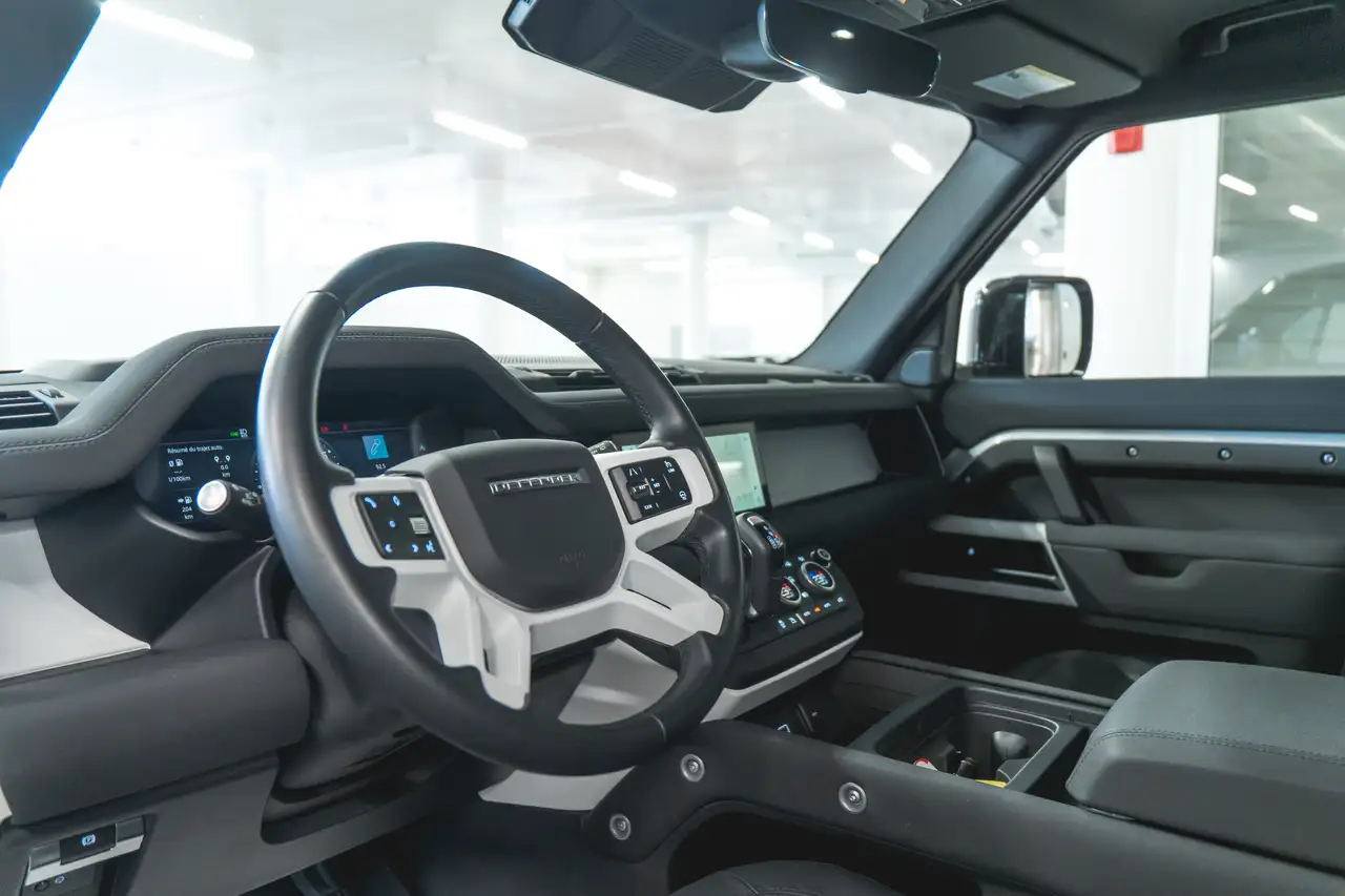 Land Rover Defender - Image 2