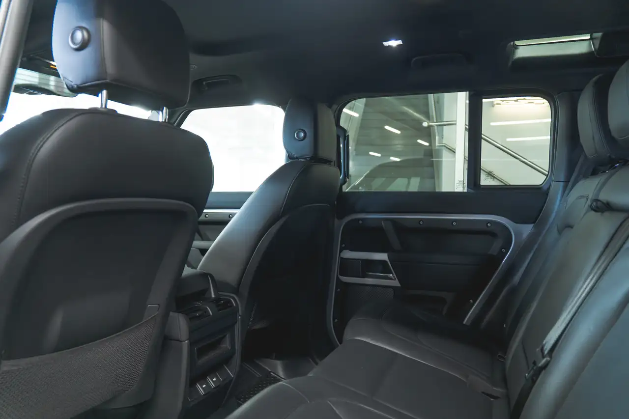 Land Rover Defender - Image 14