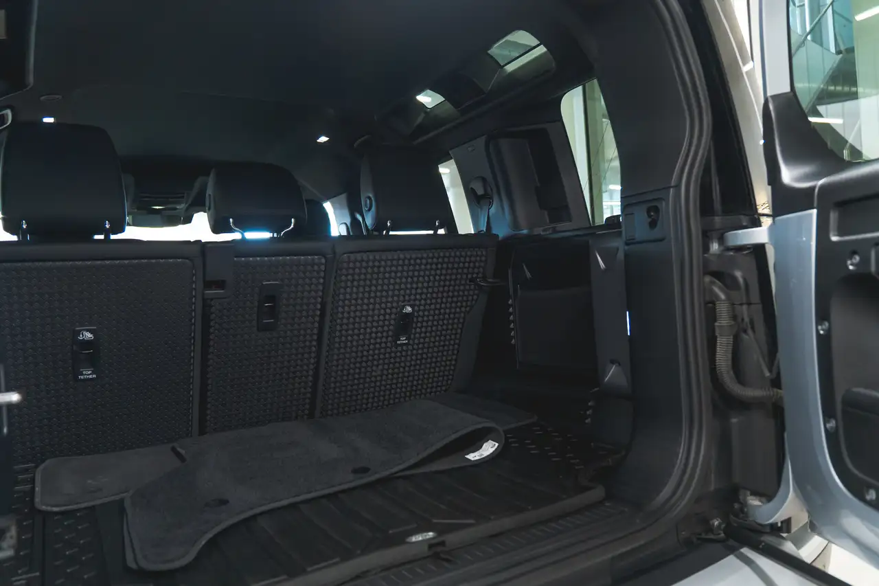 Land Rover Defender - Image 21
