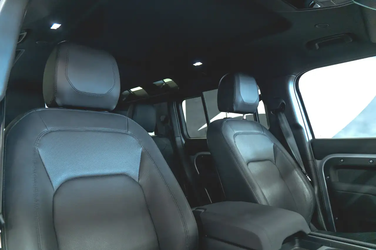 Land Rover Defender - Image 3