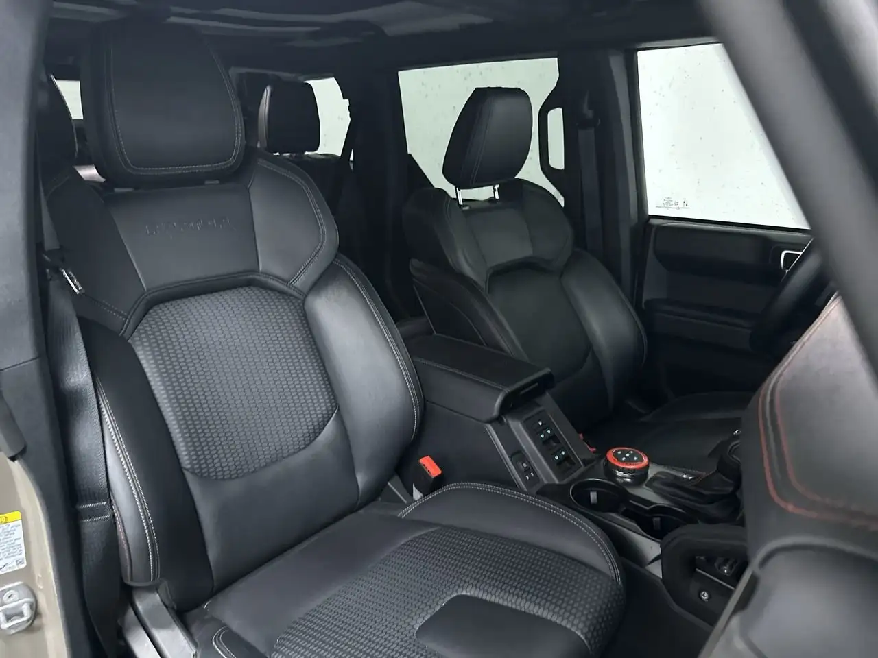 Ford Bronco - Image 31