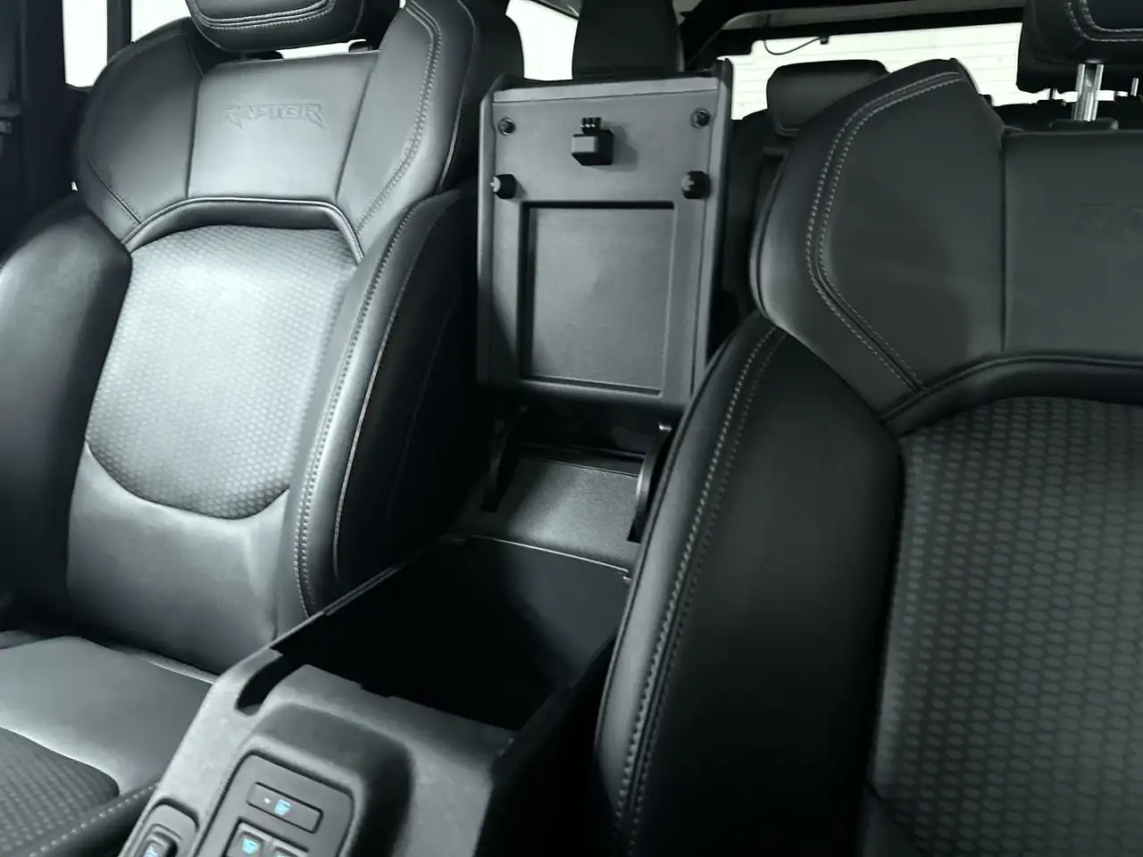 Ford Bronco - Image 29