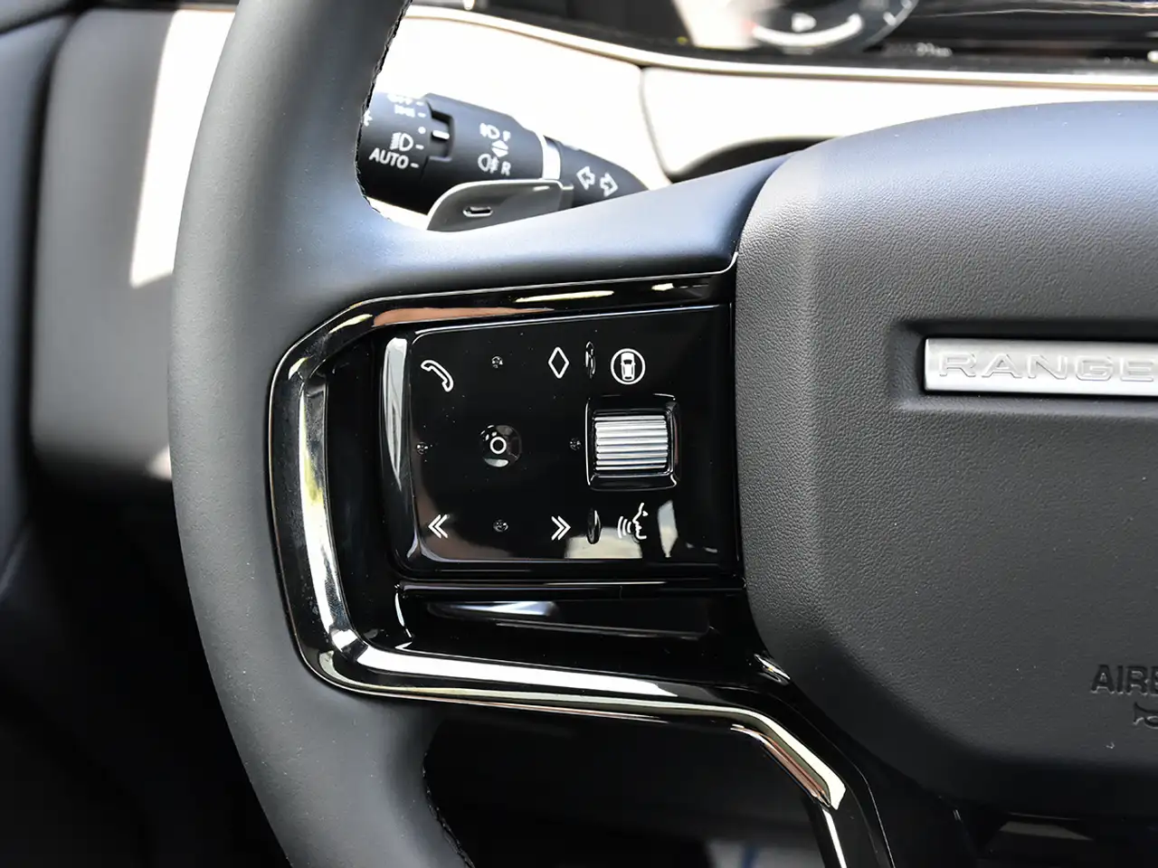 Land Rover Range Rover Evoque - Image 22