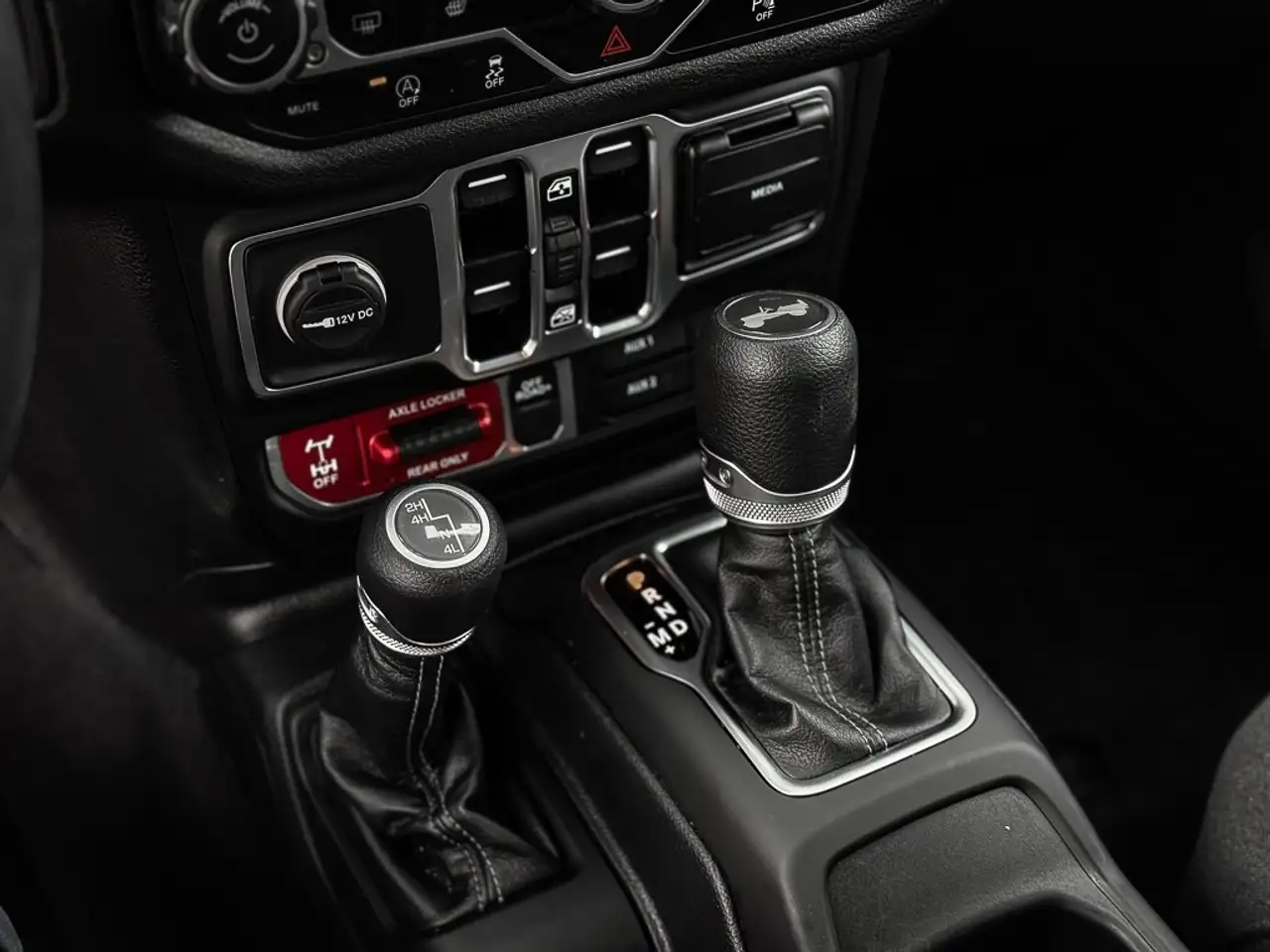 Jeep Wrangler - Image 23