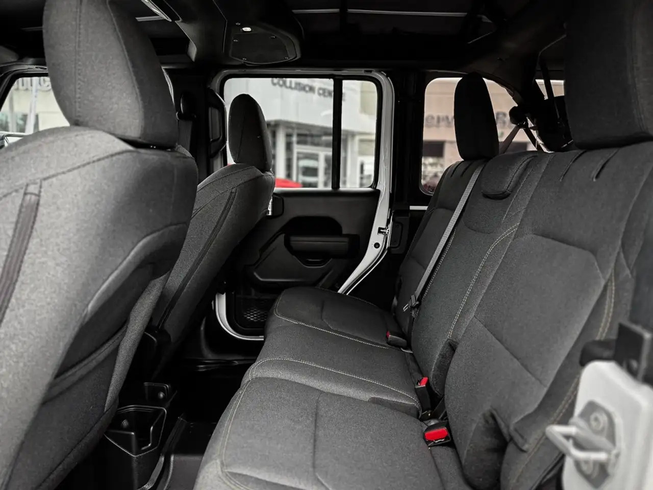 Jeep Wrangler - Image 12