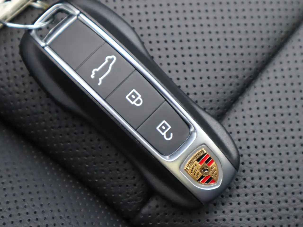 Porsche Cayenne - Image 33