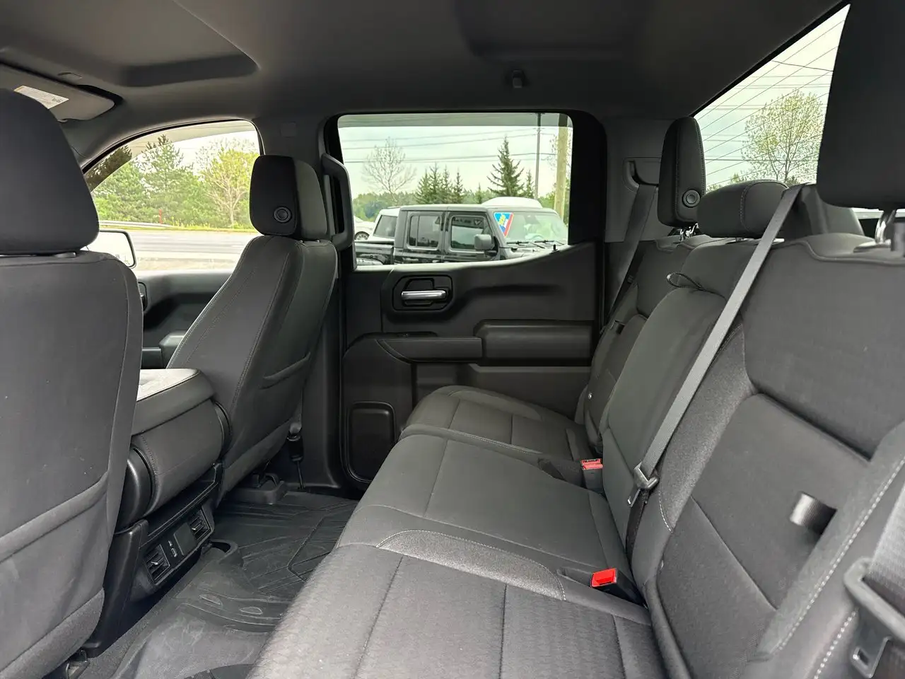 Chevrolet Silverado 1500 - Image 8