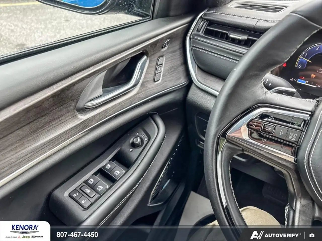 Jeep Grand Cherokee - Image 17