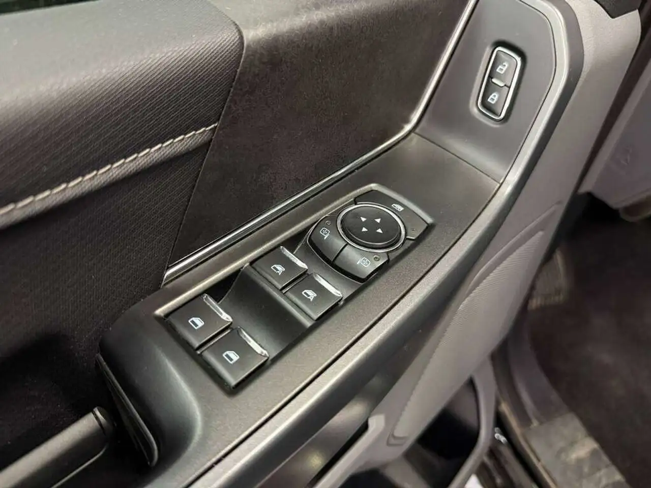 Ford F-150 - Image 18