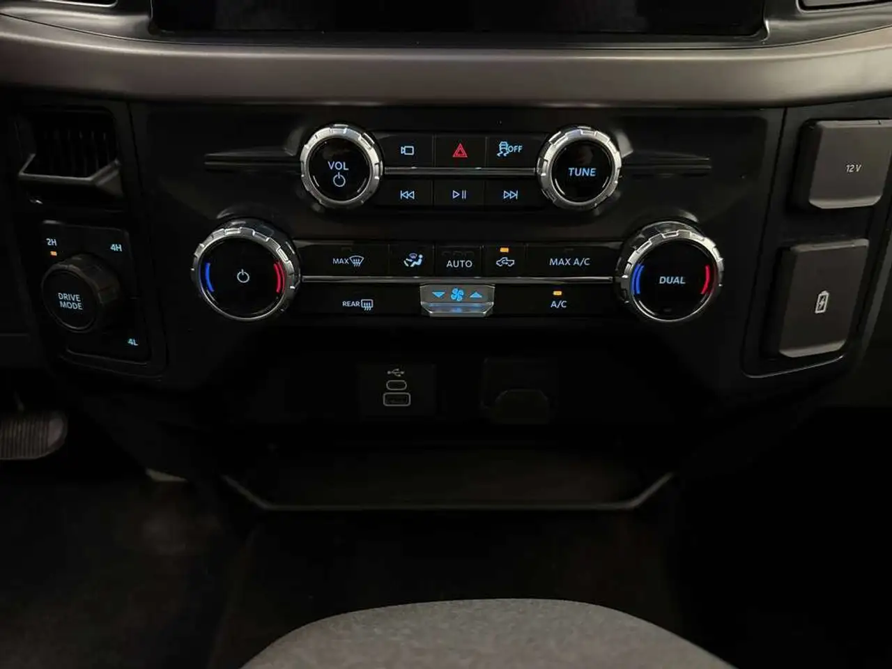 Ford F-150 - Image 32