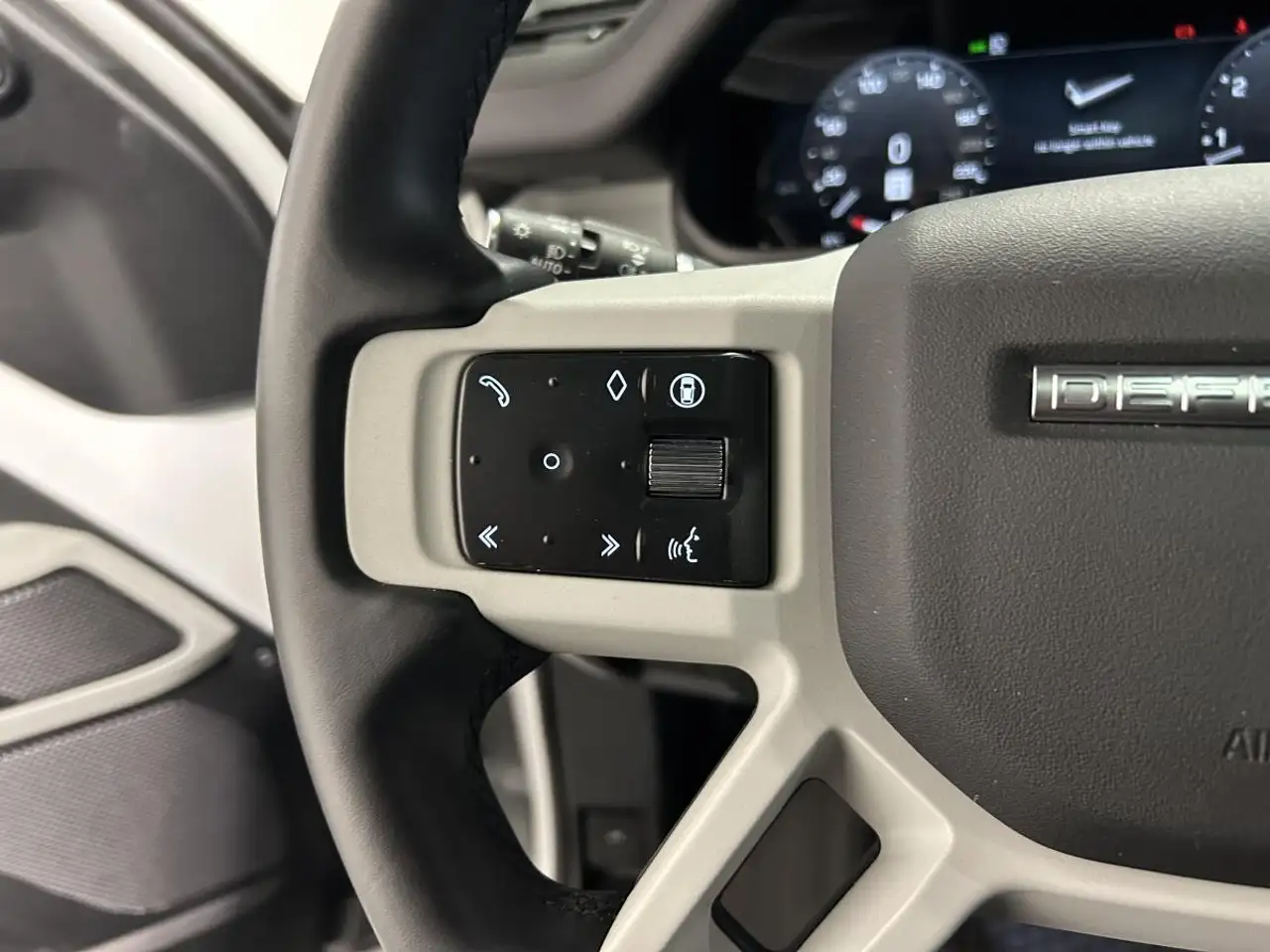 Land Rover Defender - Image 19