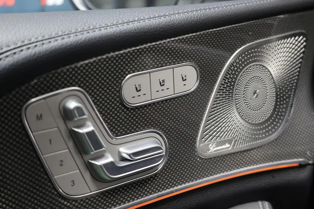 Mercedes-Benz GLE - Image 32