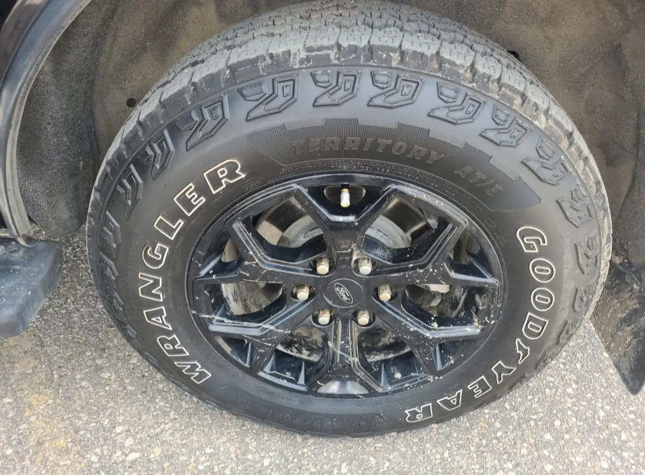 Ford Expedition - Image 18