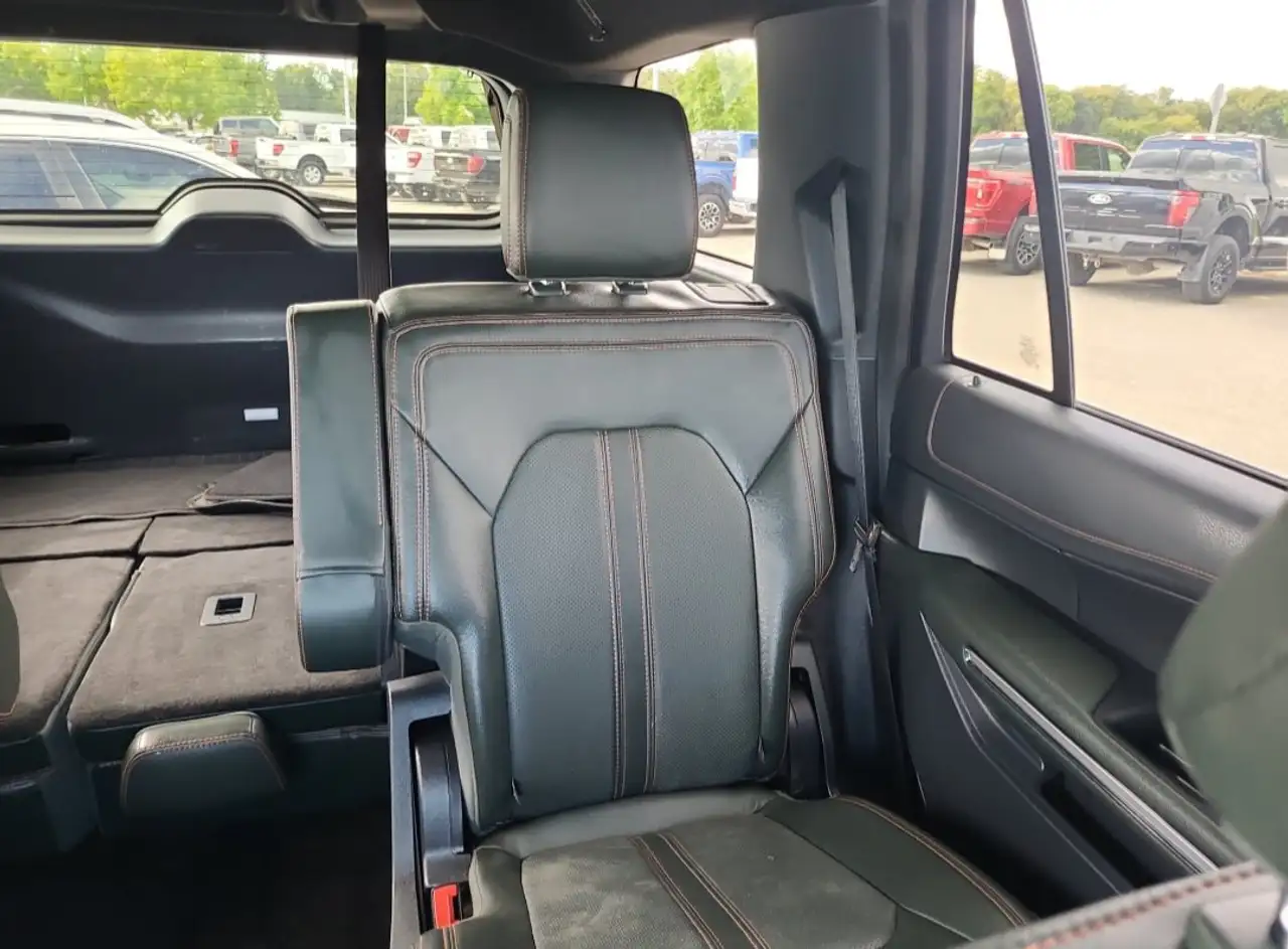 Ford Expedition - Image 14