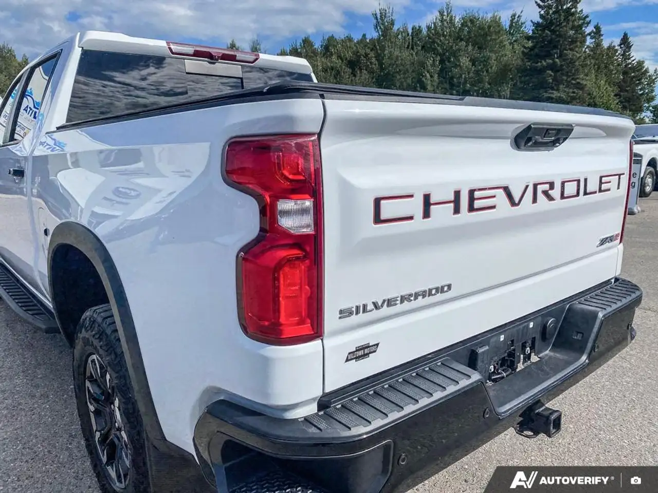 Chevrolet Silverado 1500 - Image 11